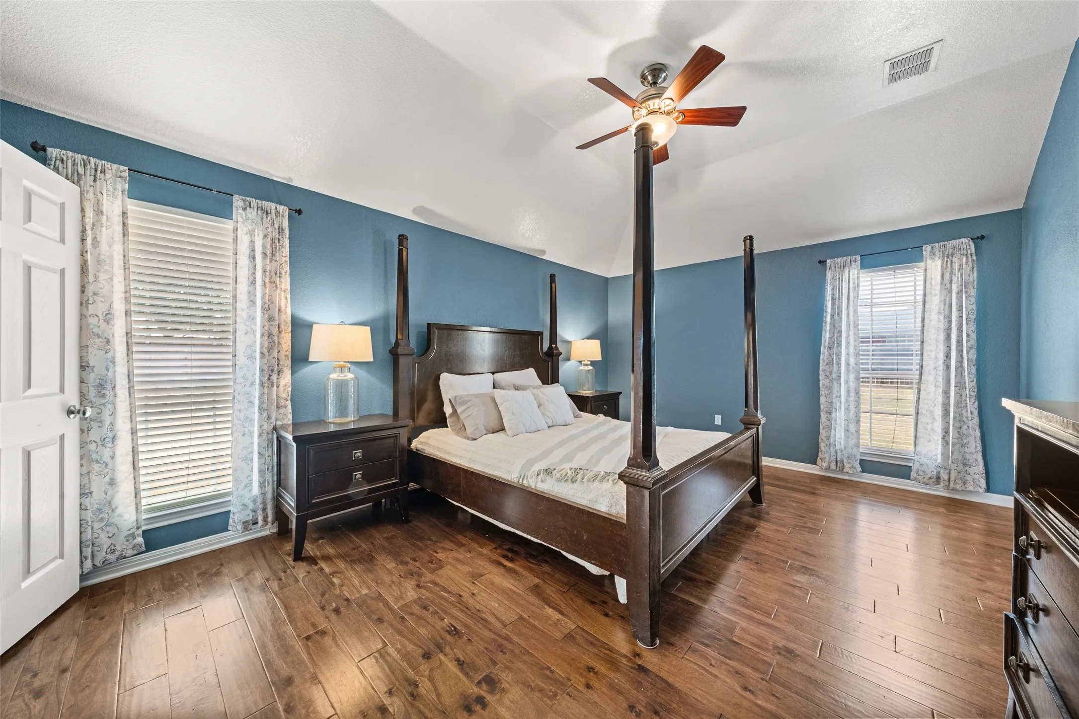 Single Family Residence For Sale in Mc Lennan County , 643 Woodard Lane, Bruceville Eddy, Texas 76630, 3 Bedroom, 2 Bathroom, 2 Garage spaces, 1,707 Sqft, built in 2005, mls#21363032, Real Estate Agent in Bruceville Eddy, Homes For Sale in Mc Lennan county, Homes For Sale in Bruceville Eddy, Realtor in Bruceville Eddy Texas, Real Estate Brokerage Independent Realty Texas, Luminita Cordes Realtor