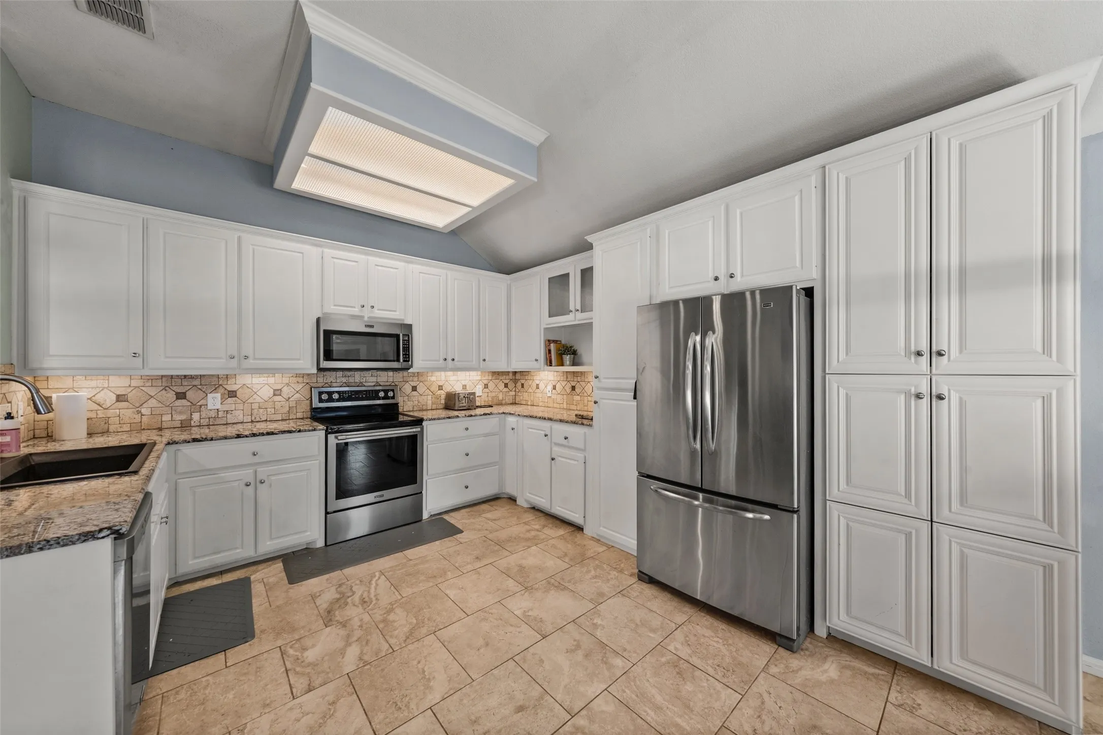 Single Family Residence For Sale in Mc Lennan County , 643 Woodard Lane, Bruceville Eddy, Texas 76630, 3 Bedroom, 2 Bathroom, 2 Garage spaces, 1,707 Sqft, built in 2005, mls#21363032, Real Estate Agent in Bruceville Eddy, Homes For Sale in Mc Lennan county, Homes For Sale in Bruceville Eddy, Realtor in Bruceville Eddy Texas, Real Estate Brokerage Independent Realty Texas, Luminita Cordes Realtor