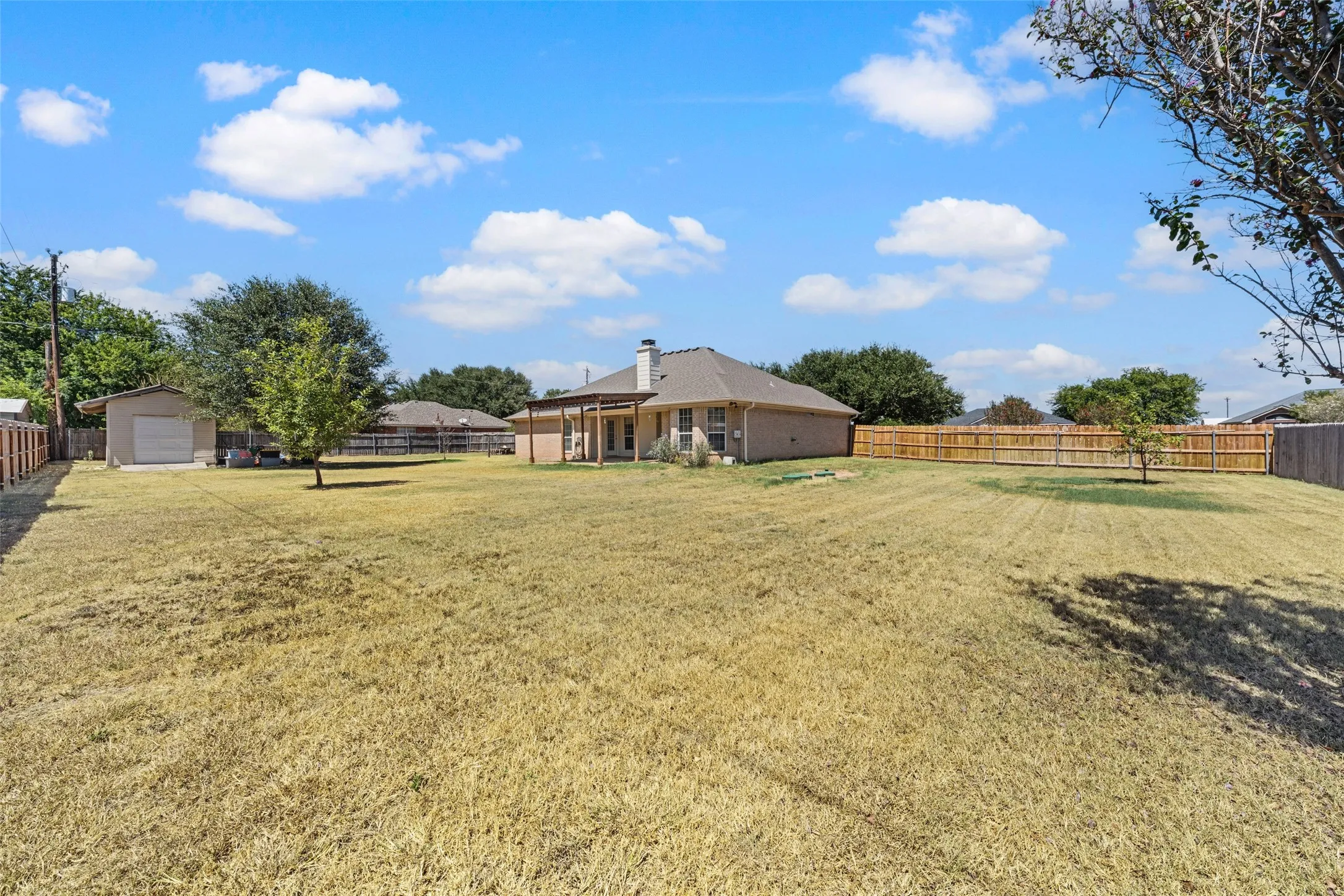 Single Family Residence For Sale in Mc Lennan County , 643 Woodard Lane, Bruceville Eddy, Texas 76630, 3 Bedroom, 2 Bathroom, 2 Garage spaces, 1,707 Sqft, built in 2005, mls#21363032, Real Estate Agent in Bruceville Eddy, Homes For Sale in Mc Lennan county, Homes For Sale in Bruceville Eddy, Realtor in Bruceville Eddy Texas, Real Estate Brokerage Independent Realty Texas, Luminita Cordes Realtor