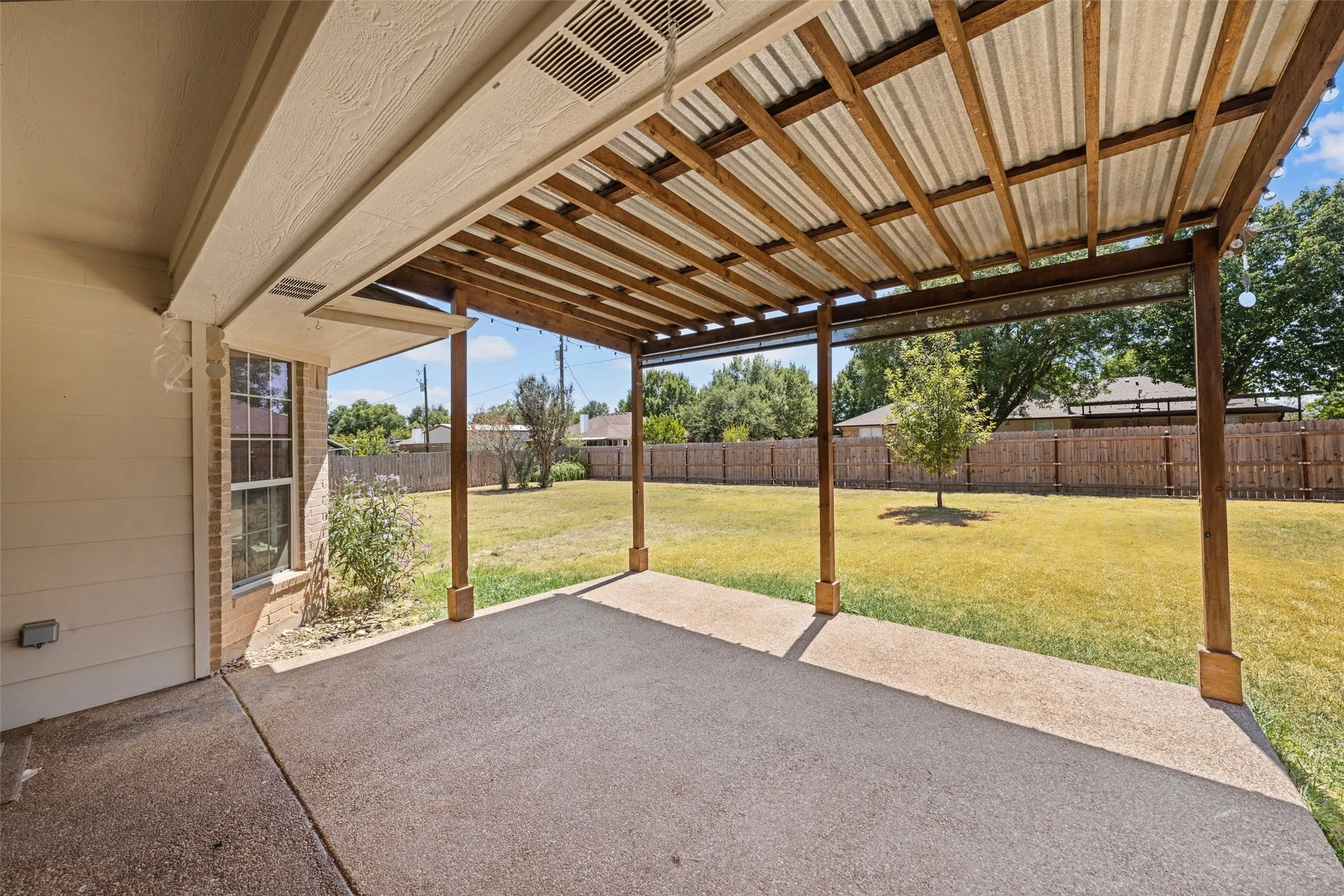 Single Family Residence For Sale in Mc Lennan County , 643 Woodard Lane, Bruceville Eddy, Texas 76630, 3 Bedroom, 2 Bathroom, 2 Garage spaces, 1,707 Sqft, built in 2005, mls#21363032, Real Estate Agent in Bruceville Eddy, Homes For Sale in Mc Lennan county, Homes For Sale in Bruceville Eddy, Realtor in Bruceville Eddy Texas, Real Estate Brokerage Independent Realty Texas, Luminita Cordes Realtor