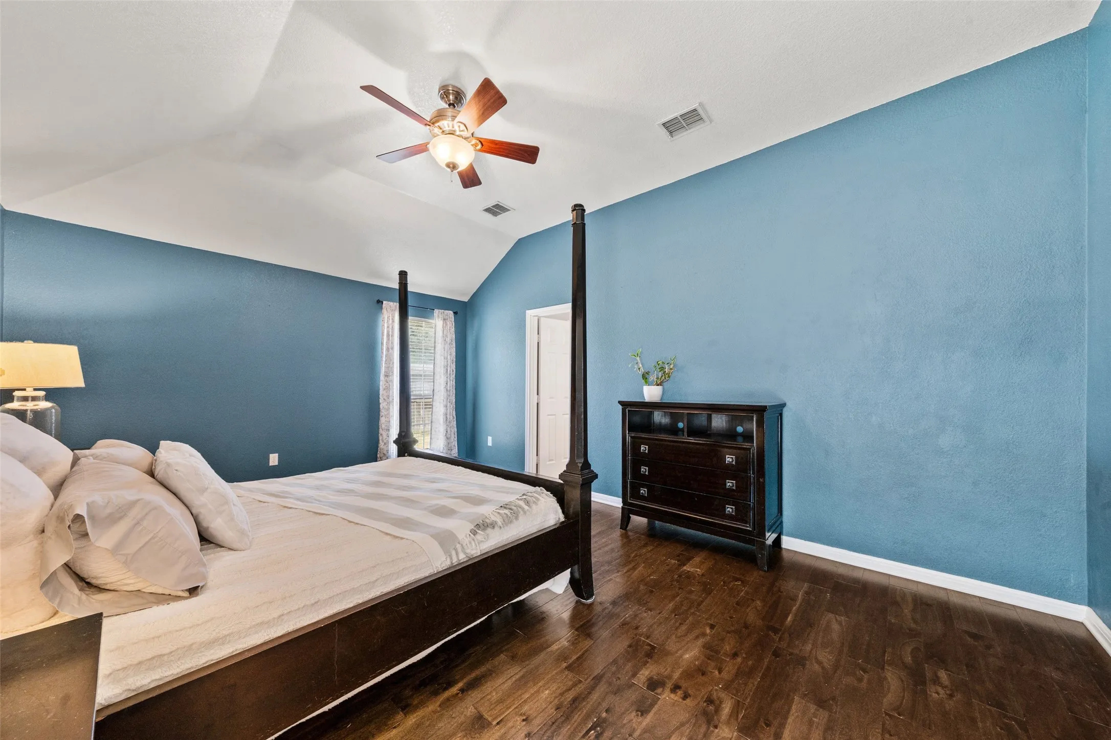 Single Family Residence For Sale in Mc Lennan County , 643 Woodard Lane, Bruceville Eddy, Texas 76630, 3 Bedroom, 2 Bathroom, 2 Garage spaces, 1,707 Sqft, built in 2005, mls#21363032, Real Estate Agent in Bruceville Eddy, Homes For Sale in Mc Lennan county, Homes For Sale in Bruceville Eddy, Realtor in Bruceville Eddy Texas, Real Estate Brokerage Independent Realty Texas, Luminita Cordes Realtor