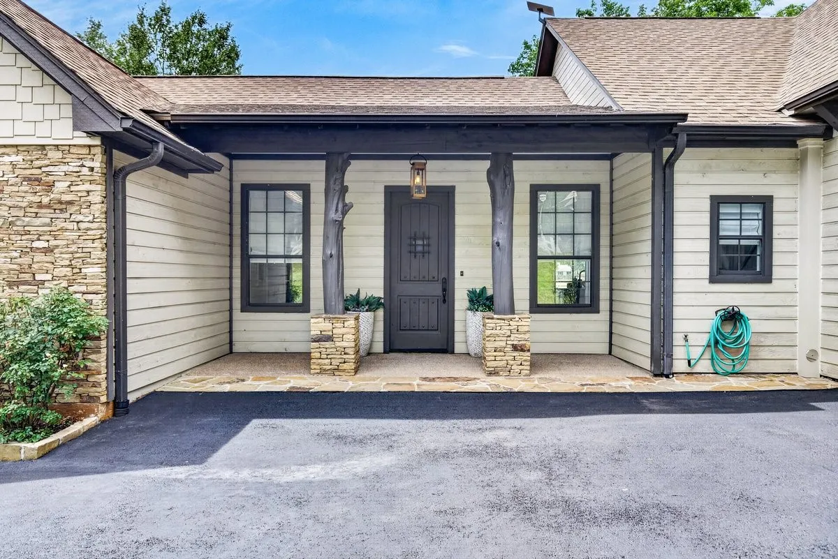 Single Family Residence For Sale in Henderson County , 7065 Layman Drive, Eustace, Texas 75124, 4 Bedroom, 4 Bathroom, 2 Garage spaces, 2,205 Sqft, built in 2008, mls#21363560, Real Estate Agent in Eustace, Homes For Sale in Henderson county, Homes For Sale in Eustace, Realtor in Eustace Texas, Real Estate Brokerage Independent Realty Texas, Luminita Cordes Realtor