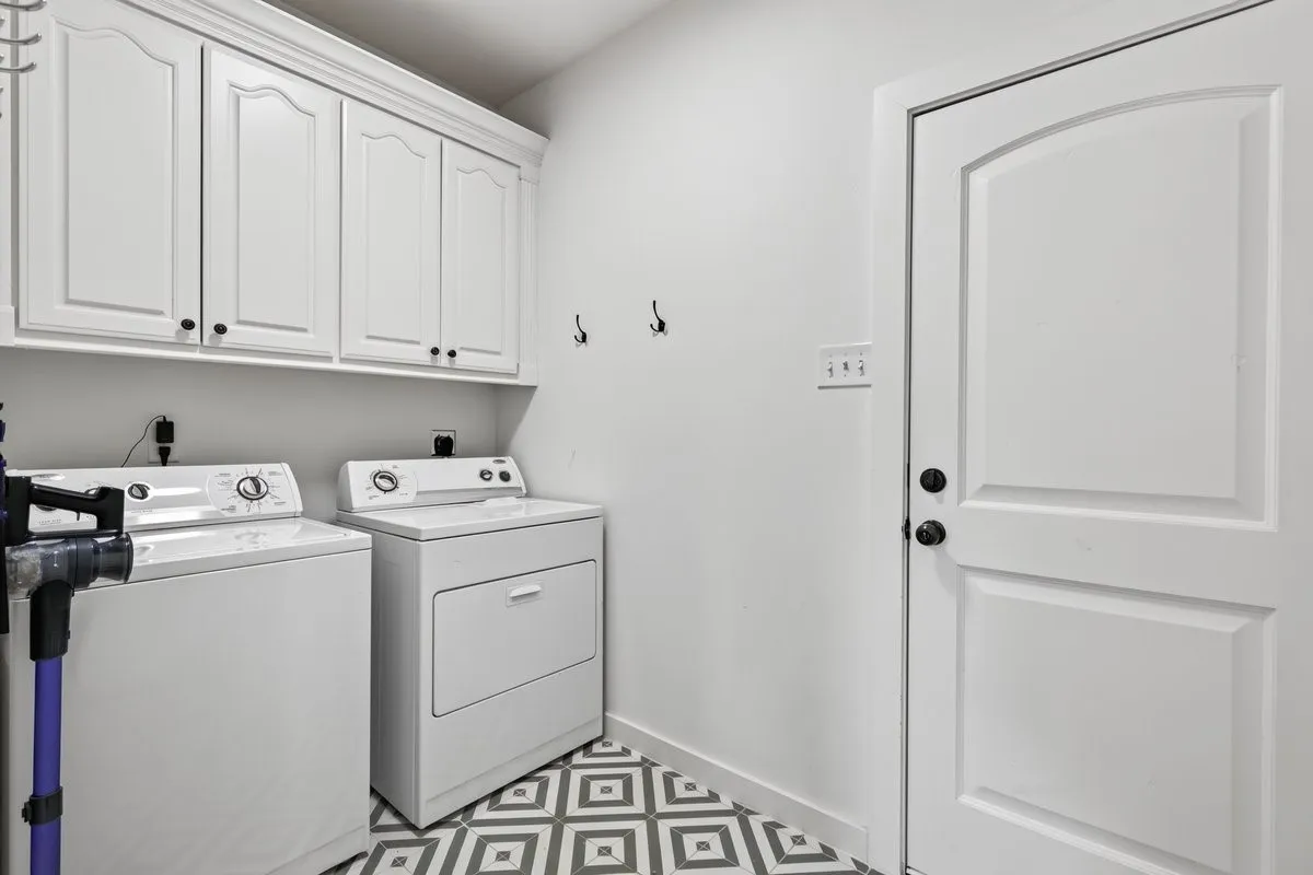 Single Family Residence For Sale in Henderson County , 7065 Layman Drive, Eustace, Texas 75124, 4 Bedroom, 4 Bathroom, 2 Garage spaces, 2,205 Sqft, built in 2008, mls#21363560, Real Estate Agent in Eustace, Homes For Sale in Henderson county, Homes For Sale in Eustace, Realtor in Eustace Texas, Real Estate Brokerage Independent Realty Texas, Luminita Cordes Realtor
