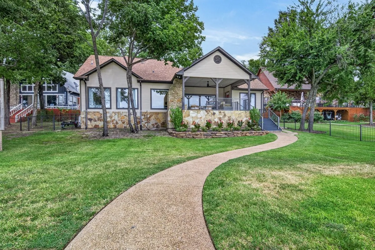 Single Family Residence For Sale in Henderson County , 7065 Layman Drive, Eustace, Texas 75124, 4 Bedroom, 4 Bathroom, 2 Garage spaces, 2,205 Sqft, built in 2008, mls#21363560, Real Estate Agent in Eustace, Homes For Sale in Henderson county, Homes For Sale in Eustace, Realtor in Eustace Texas, Real Estate Brokerage Independent Realty Texas, Luminita Cordes Realtor