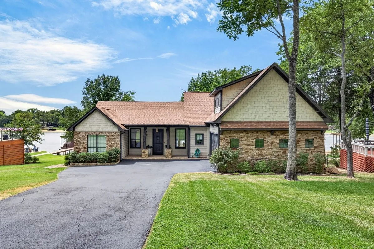 Single Family Residence For Sale in Henderson County , 7065 Layman Drive, Eustace, Texas 75124, 4 Bedroom, 4 Bathroom, 2 Garage spaces, 2,205 Sqft, built in 2008, mls#21363560, Real Estate Agent in Eustace, Homes For Sale in Henderson county, Homes For Sale in Eustace, Realtor in Eustace Texas, Real Estate Brokerage Independent Realty Texas, Luminita Cordes Realtor