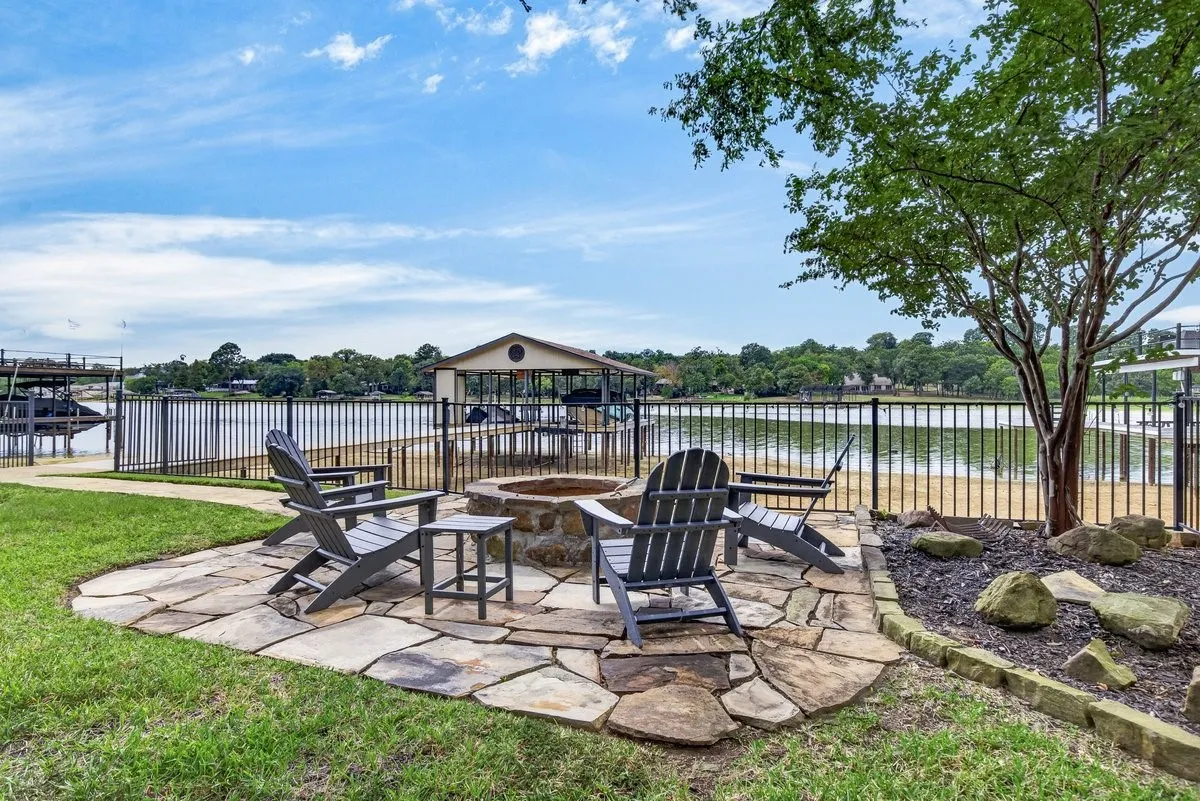 Single Family Residence For Sale in Henderson County , 7065 Layman Drive, Eustace, Texas 75124, 4 Bedroom, 4 Bathroom, 2 Garage spaces, 2,205 Sqft, built in 2008, mls#21363560, Real Estate Agent in Eustace, Homes For Sale in Henderson county, Homes For Sale in Eustace, Realtor in Eustace Texas, Real Estate Brokerage Independent Realty Texas, Luminita Cordes Realtor