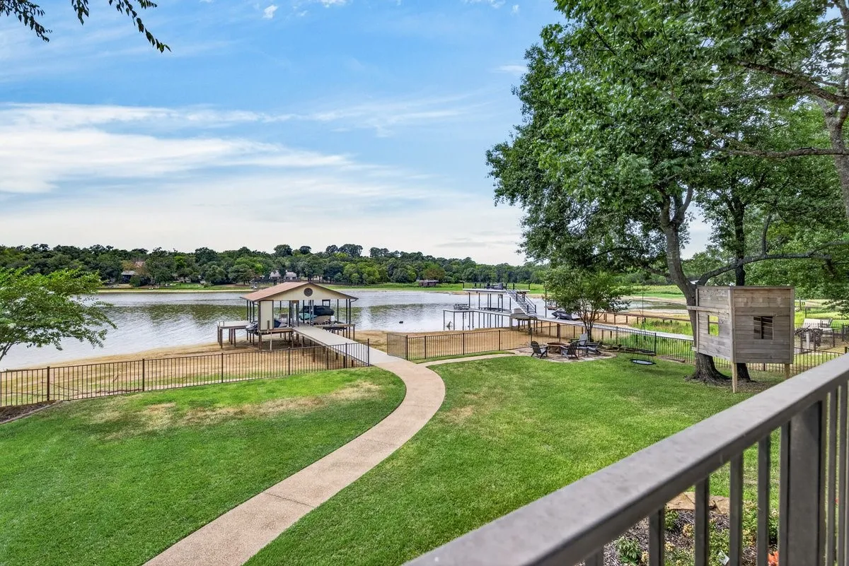 Single Family Residence For Sale in Henderson County , 7065 Layman Drive, Eustace, Texas 75124, 4 Bedroom, 4 Bathroom, 2 Garage spaces, 2,205 Sqft, built in 2008, mls#21363560, Real Estate Agent in Eustace, Homes For Sale in Henderson county, Homes For Sale in Eustace, Realtor in Eustace Texas, Real Estate Brokerage Independent Realty Texas, Luminita Cordes Realtor