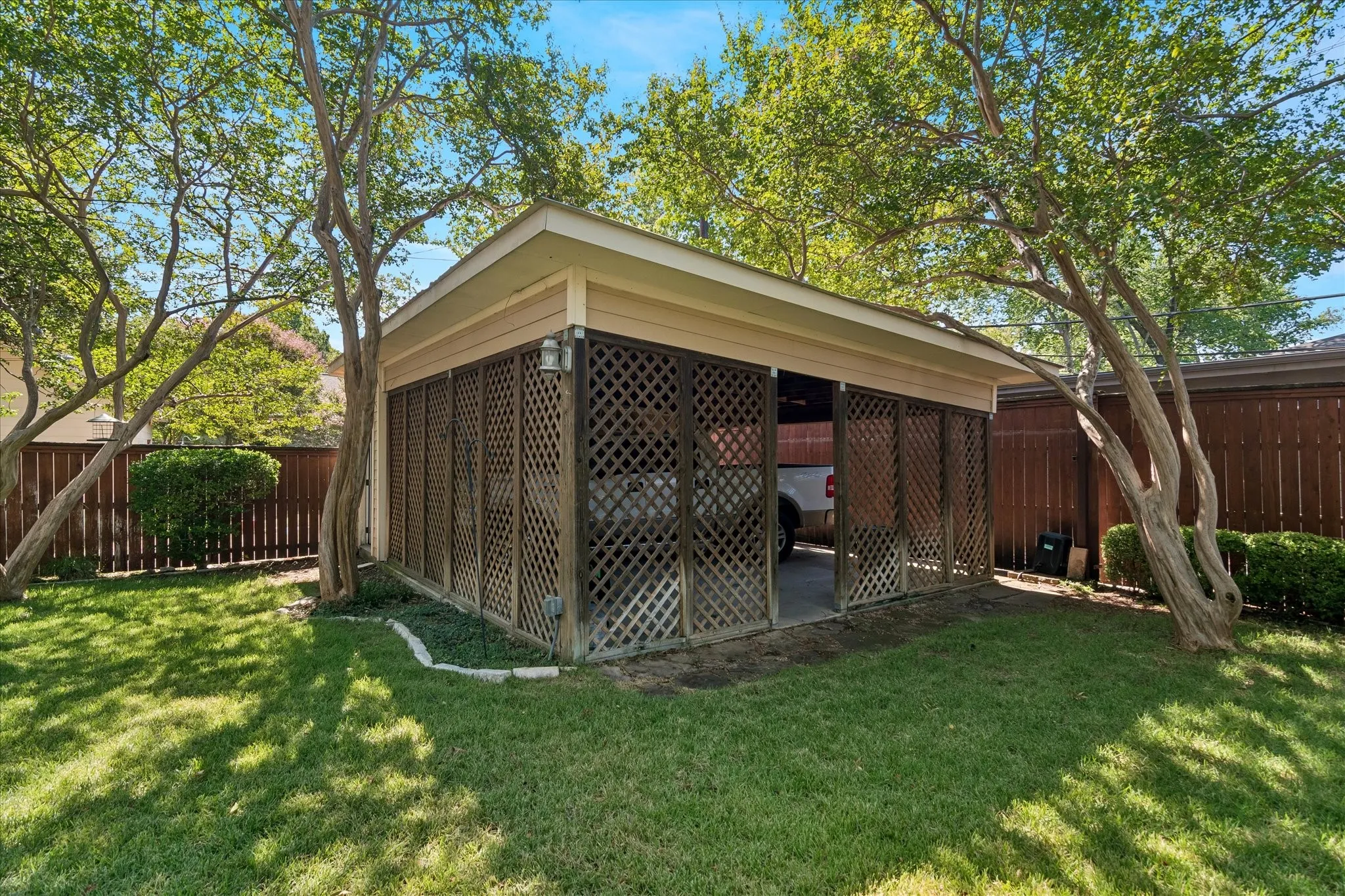 Single Family Residence For Rent in Dallas County , 5712 Goliad Avenue, Dallas, Texas 75206, 4 Bedroom, 3 Bathroom, Garage spaces, 3,072 Sqft, built in 1915, Price $8,250, mls#21363136, Real Estate Agent in Dallas, Homes For Rent in Dallas county, Homes For Rent in Dallas, Realtor in Dallas Texas, Real Estate Brokerage Independent Realty Texas, Luminita Cordes Realtor