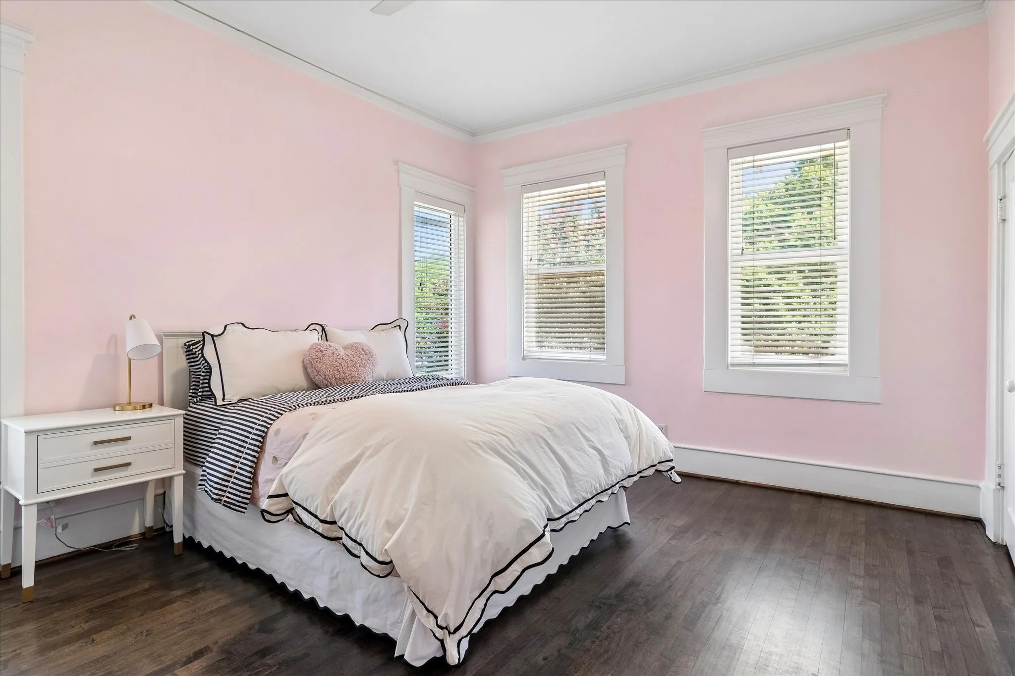 Single Family Residence For Rent in Dallas County , 5712 Goliad Avenue, Dallas, Texas 75206, 4 Bedroom, 3 Bathroom, Garage spaces, 3,072 Sqft, built in 1915, Price $8,250, mls#21363136, Real Estate Agent in Dallas, Homes For Rent in Dallas county, Homes For Rent in Dallas, Realtor in Dallas Texas, Real Estate Brokerage Independent Realty Texas, Luminita Cordes Realtor