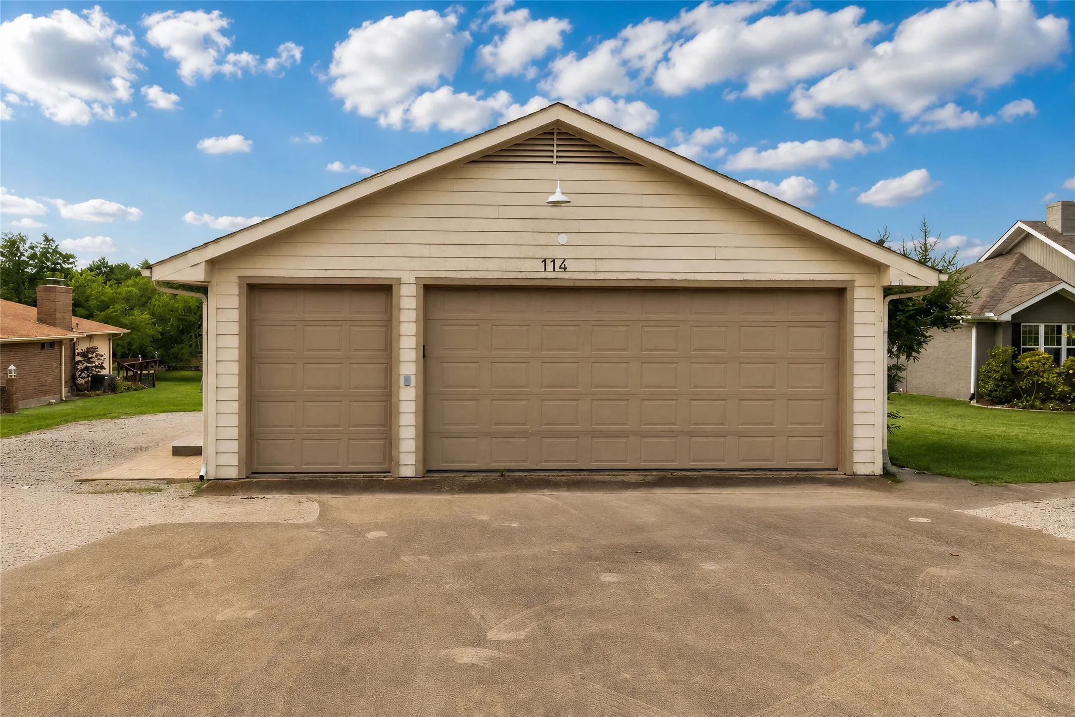 Single Family Residence For Sale in Cooke County , 114 Seminole Drive, Gainesville, Texas 76240, 2 Bedroom, 2 Bathroom, 3 Garage spaces, 1,257 Sqft, built in 1983, Price $679,000, mls#21363260, Real Estate Agent in Gainesville, Homes For Sale in Cooke county, Homes For Sale in Gainesville, Realtor in Gainesville Texas, Real Estate Brokerage Independent Realty Texas, Luminita Cordes Realtor