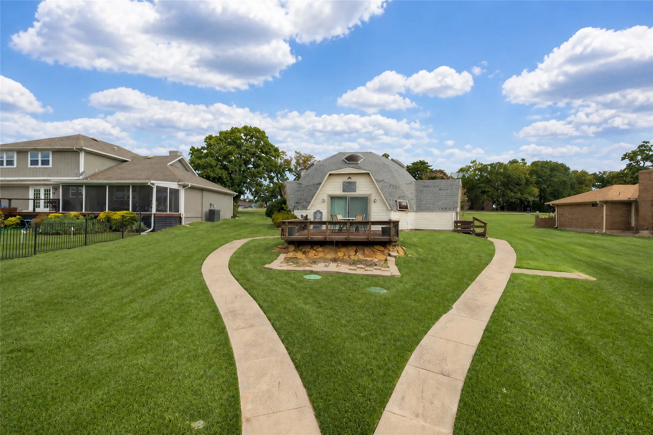 Single Family Residence For Sale in Cooke County , 114 Seminole Drive, Gainesville, Texas 76240, 2 Bedroom, 2 Bathroom, 3 Garage spaces, 1,257 Sqft, built in 1983, Price $679,000, mls#21363260, Real Estate Agent in Gainesville, Homes For Sale in Cooke county, Homes For Sale in Gainesville, Realtor in Gainesville Texas, Real Estate Brokerage Independent Realty Texas, Luminita Cordes Realtor