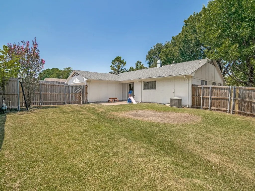 Large back yard has plenty of room to play!