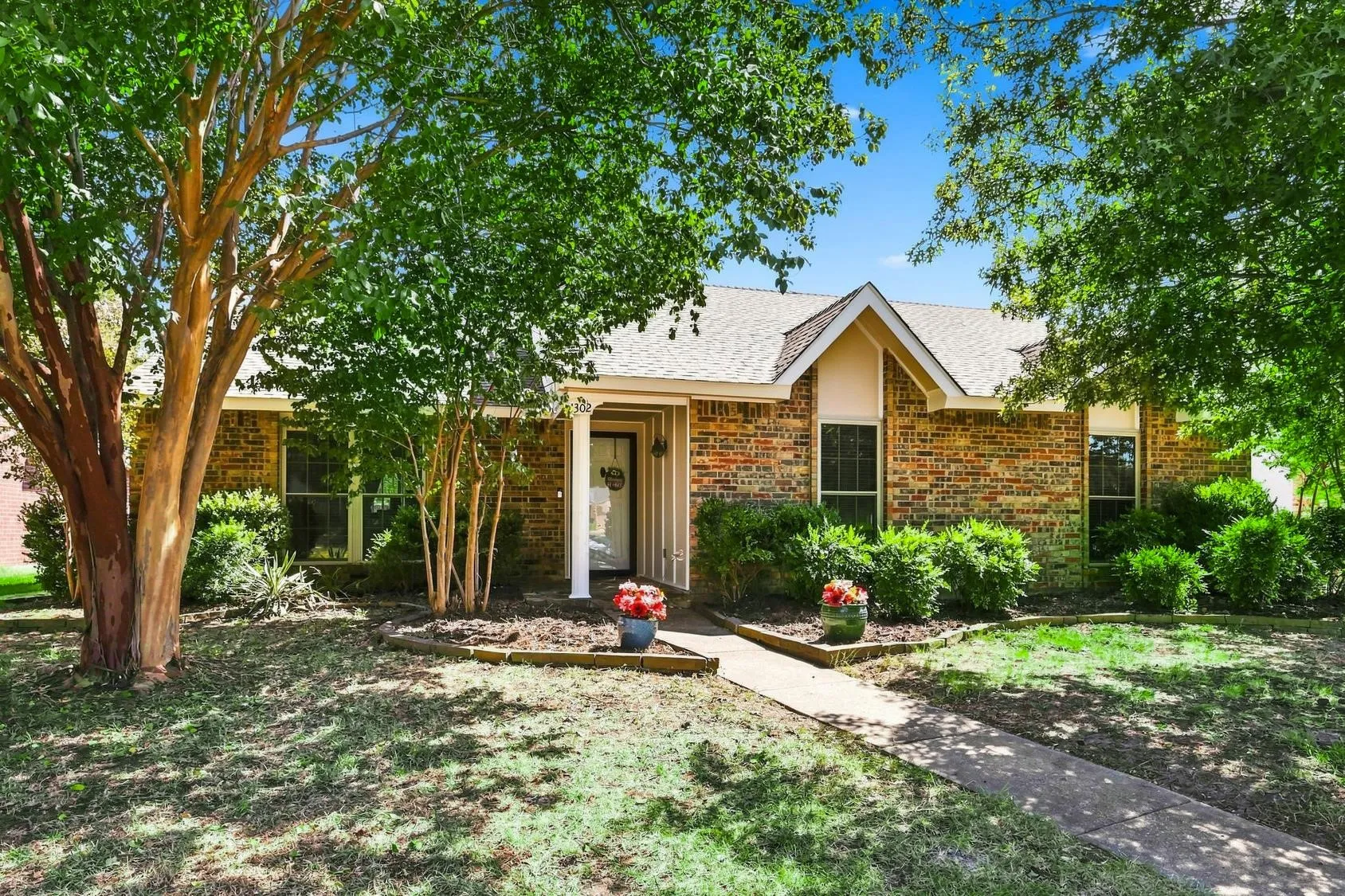 Single Family Residence For Sale in Collin County , 1302 Rivercrest Boulevard, Allen, Texas 75002, 3 Bedroom, 2 Bathroom, 2 Garage spaces, 1,430 Sqft, built in 1983, mls#21359541, Real Estate Agent in Allen, Homes For Sale in Collin county, Homes For Sale in Allen, Realtor in Allen Texas, Real Estate Brokerage Independent Realty Texas, Luminita Cordes Realtor