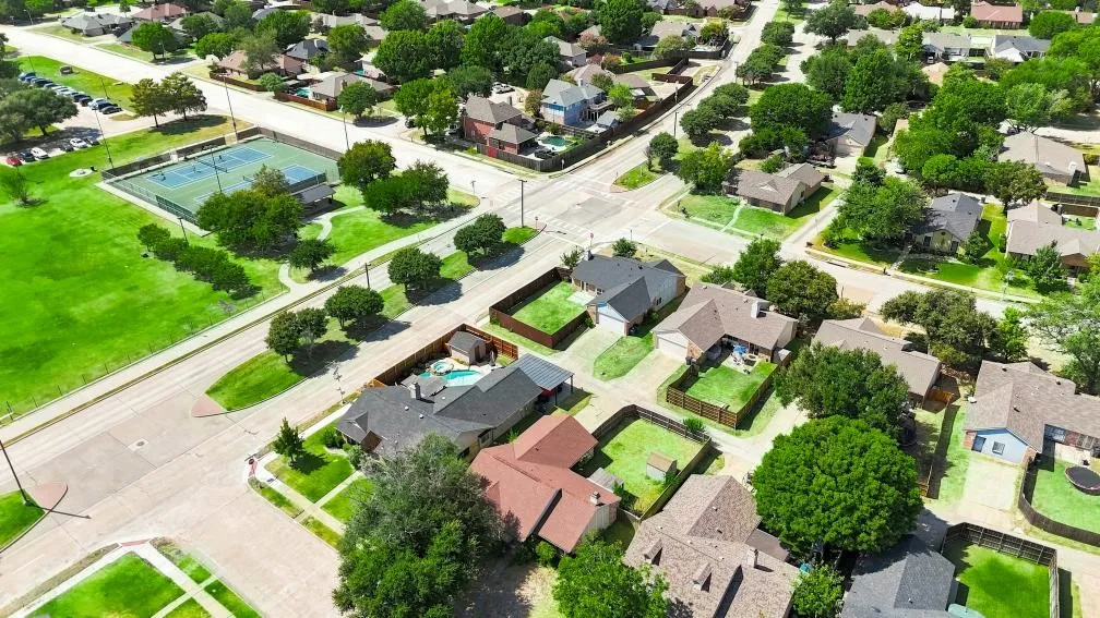 Single Family Residence For Sale in Collin County , 1302 Rivercrest Boulevard, Allen, Texas 75002, 3 Bedroom, 2 Bathroom, 2 Garage spaces, 1,430 Sqft, built in 1983, mls#21359541, Real Estate Agent in Allen, Homes For Sale in Collin county, Homes For Sale in Allen, Realtor in Allen Texas, Real Estate Brokerage Independent Realty Texas, Luminita Cordes Realtor