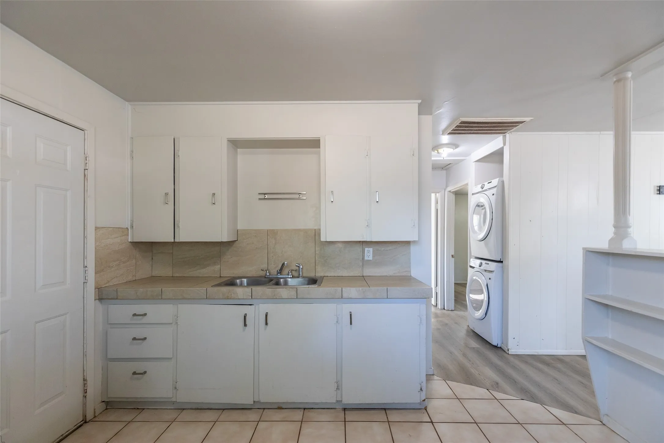 Single Family Residence For Sale in Taylor County , 3126 S 4th Street, Abilene, Texas 79605, 2 Bedroom, 1 Bathroom, 1 Garage spaces, 810 Sqft, built in 1962, mls#21350345, Real Estate Agent in Abilene, Homes For Sale in Taylor county, Homes For Sale in Abilene, Realtor in Abilene Texas, Real Estate Brokerage Independent Realty Texas, Luminita Cordes Realtor