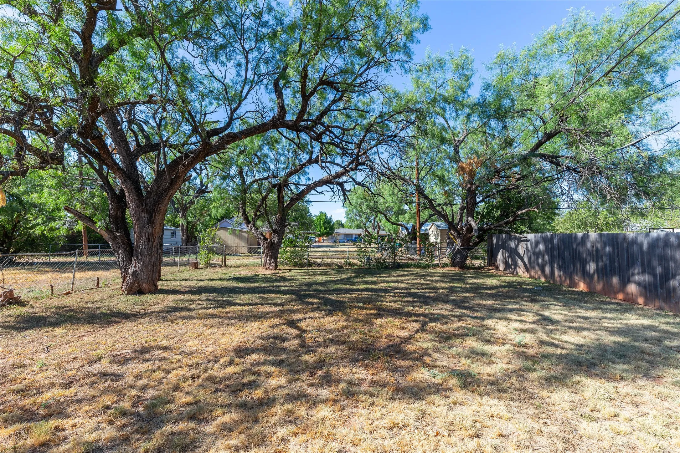 Single Family Residence For Sale in Taylor County , 3126 S 4th Street, Abilene, Texas 79605, 2 Bedroom, 1 Bathroom, 1 Garage spaces, 810 Sqft, built in 1962, mls#21350345, Real Estate Agent in Abilene, Homes For Sale in Taylor county, Homes For Sale in Abilene, Realtor in Abilene Texas, Real Estate Brokerage Independent Realty Texas, Luminita Cordes Realtor