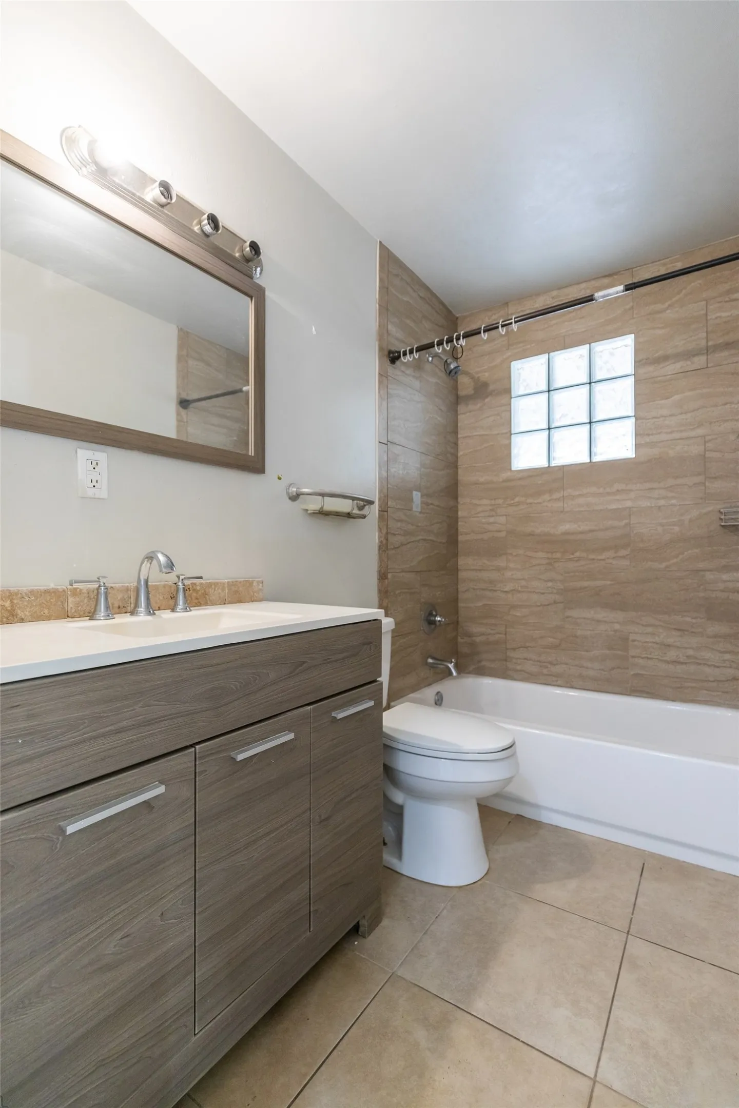 Single Family Residence For Sale in Taylor County , 3126 S 4th Street, Abilene, Texas 79605, 2 Bedroom, 1 Bathroom, 1 Garage spaces, 810 Sqft, built in 1962, mls#21350345, Real Estate Agent in Abilene, Homes For Sale in Taylor county, Homes For Sale in Abilene, Realtor in Abilene Texas, Real Estate Brokerage Independent Realty Texas, Luminita Cordes Realtor