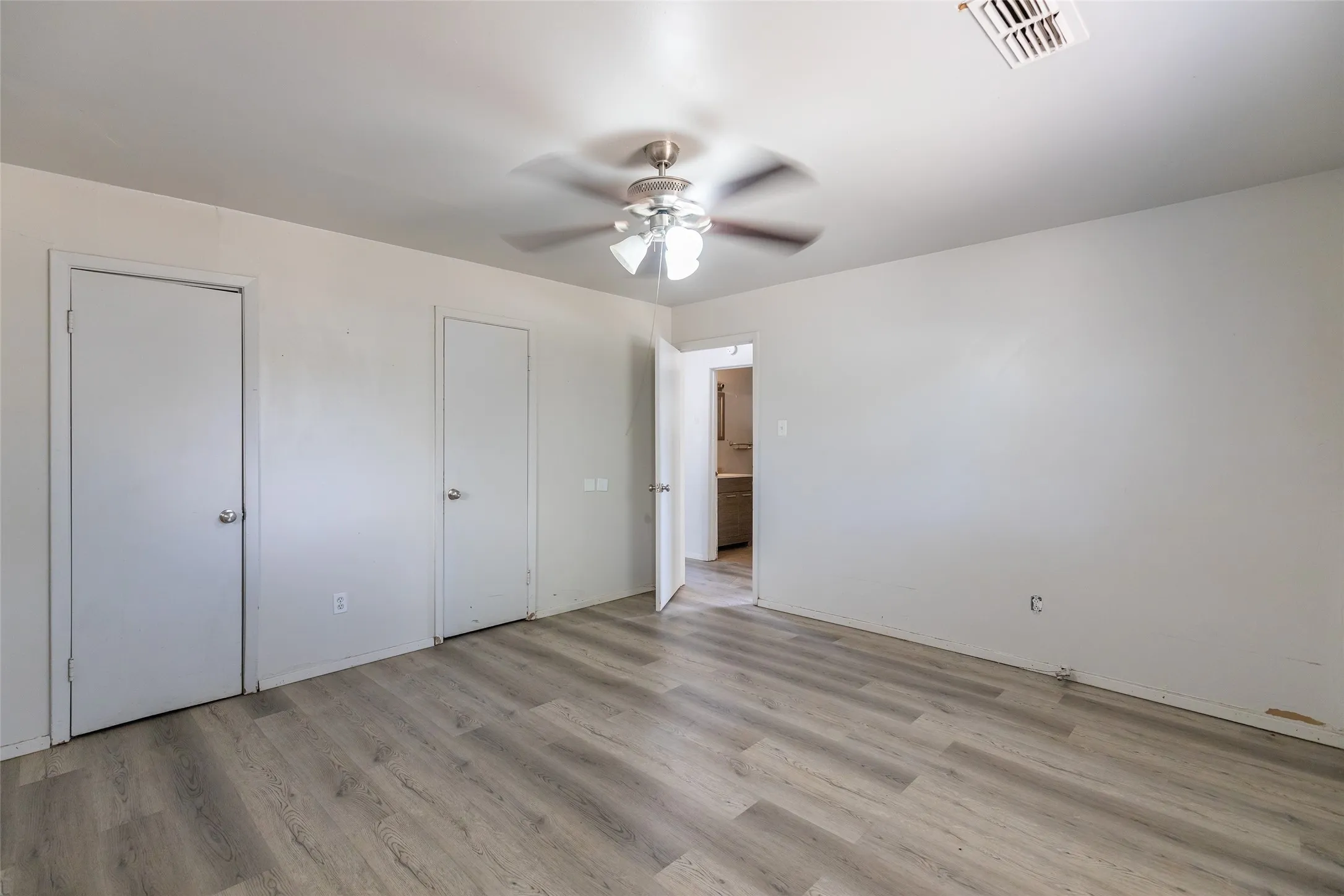 Single Family Residence For Sale in Taylor County , 3126 S 4th Street, Abilene, Texas 79605, 2 Bedroom, 1 Bathroom, 1 Garage spaces, 810 Sqft, built in 1962, mls#21350345, Real Estate Agent in Abilene, Homes For Sale in Taylor county, Homes For Sale in Abilene, Realtor in Abilene Texas, Real Estate Brokerage Independent Realty Texas, Luminita Cordes Realtor