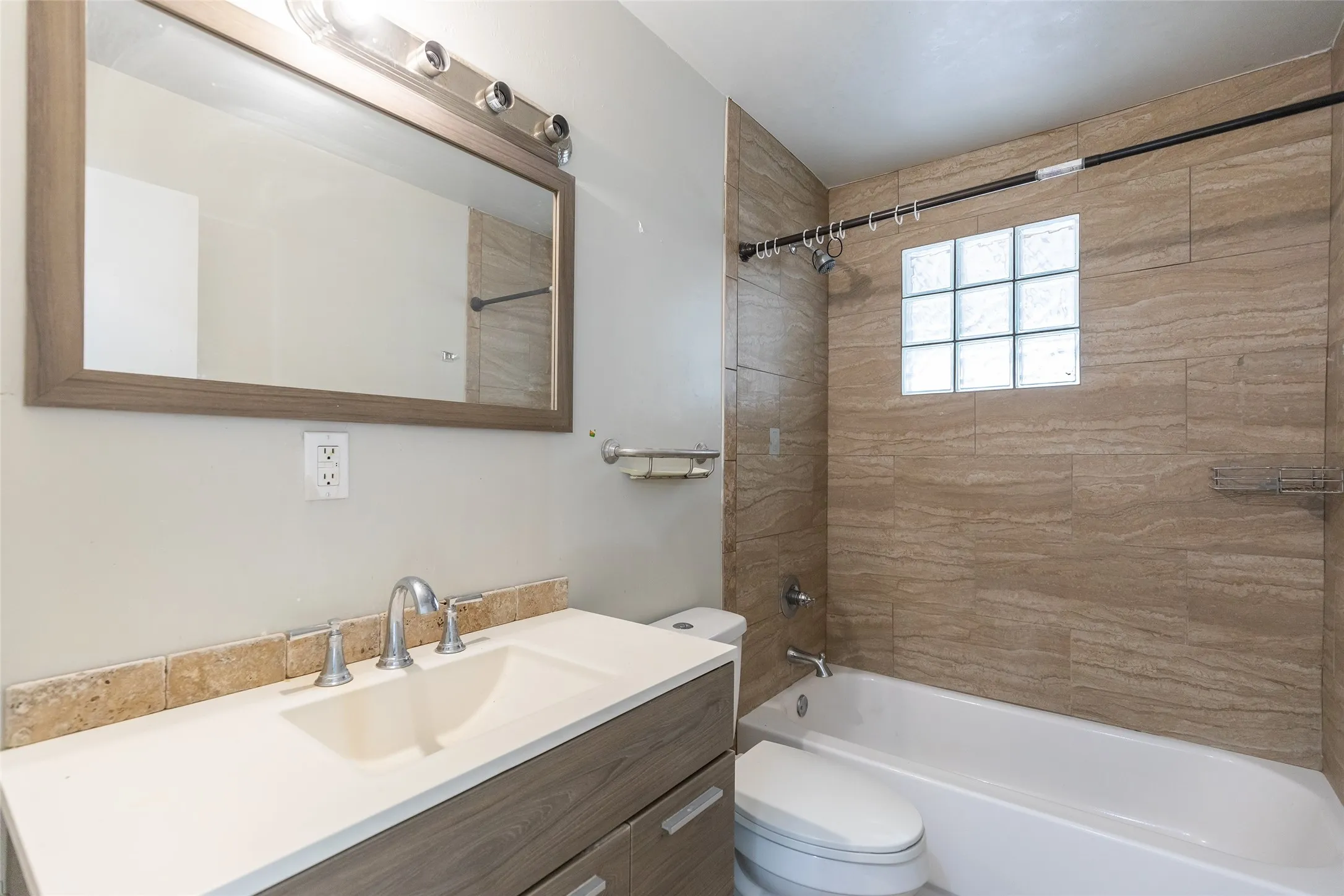 Single Family Residence For Sale in Taylor County , 3126 S 4th Street, Abilene, Texas 79605, 2 Bedroom, 1 Bathroom, 1 Garage spaces, 810 Sqft, built in 1962, mls#21350345, Real Estate Agent in Abilene, Homes For Sale in Taylor county, Homes For Sale in Abilene, Realtor in Abilene Texas, Real Estate Brokerage Independent Realty Texas, Luminita Cordes Realtor