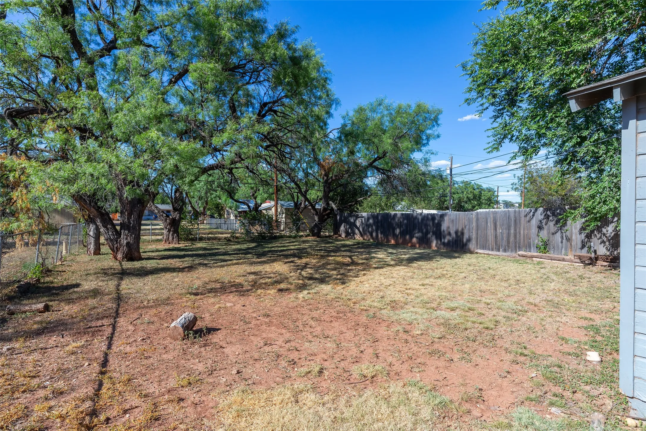 Single Family Residence For Sale in Taylor County , 3126 S 4th Street, Abilene, Texas 79605, 2 Bedroom, 1 Bathroom, 1 Garage spaces, 810 Sqft, built in 1962, mls#21350345, Real Estate Agent in Abilene, Homes For Sale in Taylor county, Homes For Sale in Abilene, Realtor in Abilene Texas, Real Estate Brokerage Independent Realty Texas, Luminita Cordes Realtor