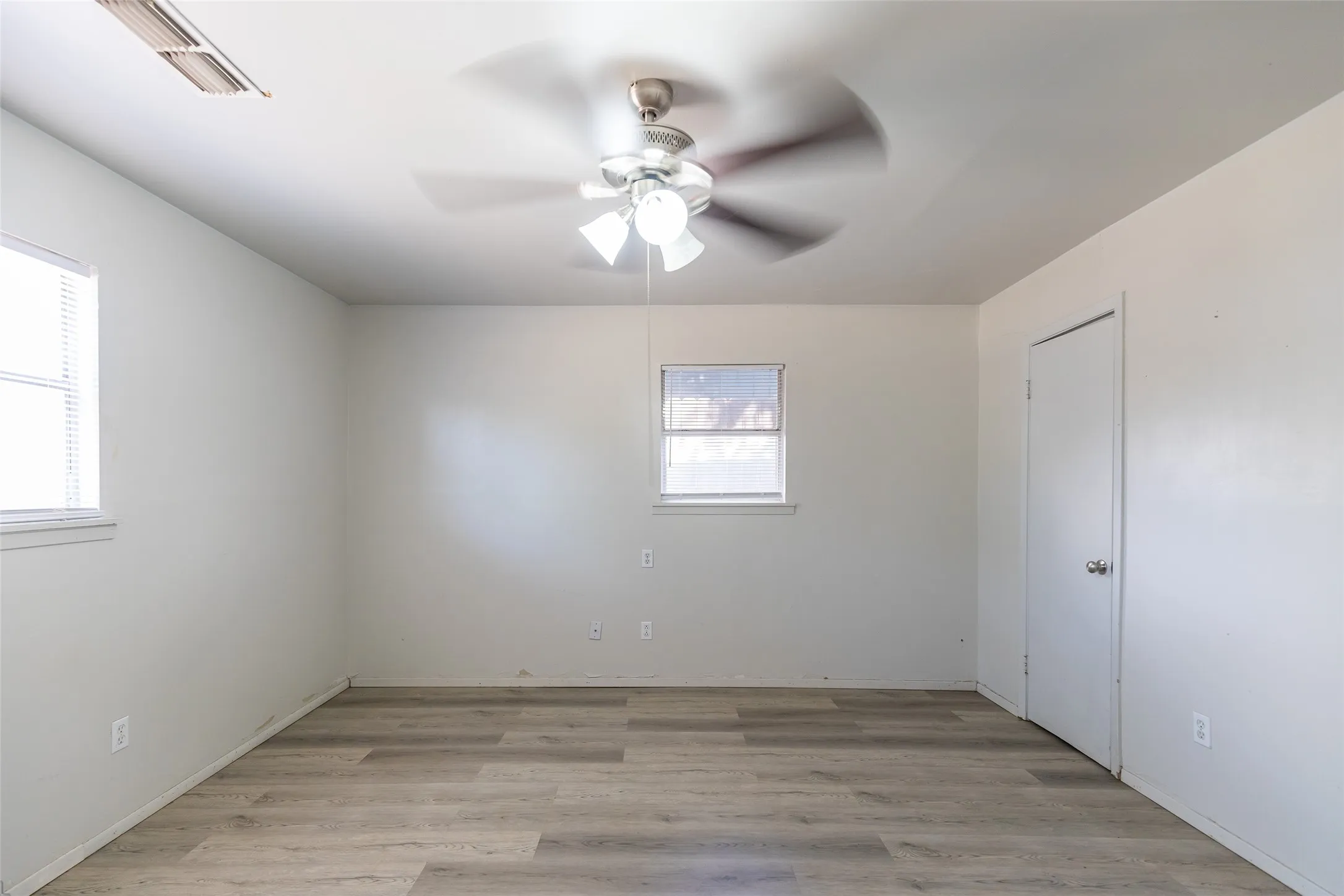 Single Family Residence For Sale in Taylor County , 3126 S 4th Street, Abilene, Texas 79605, 2 Bedroom, 1 Bathroom, 1 Garage spaces, 810 Sqft, built in 1962, mls#21350345, Real Estate Agent in Abilene, Homes For Sale in Taylor county, Homes For Sale in Abilene, Realtor in Abilene Texas, Real Estate Brokerage Independent Realty Texas, Luminita Cordes Realtor