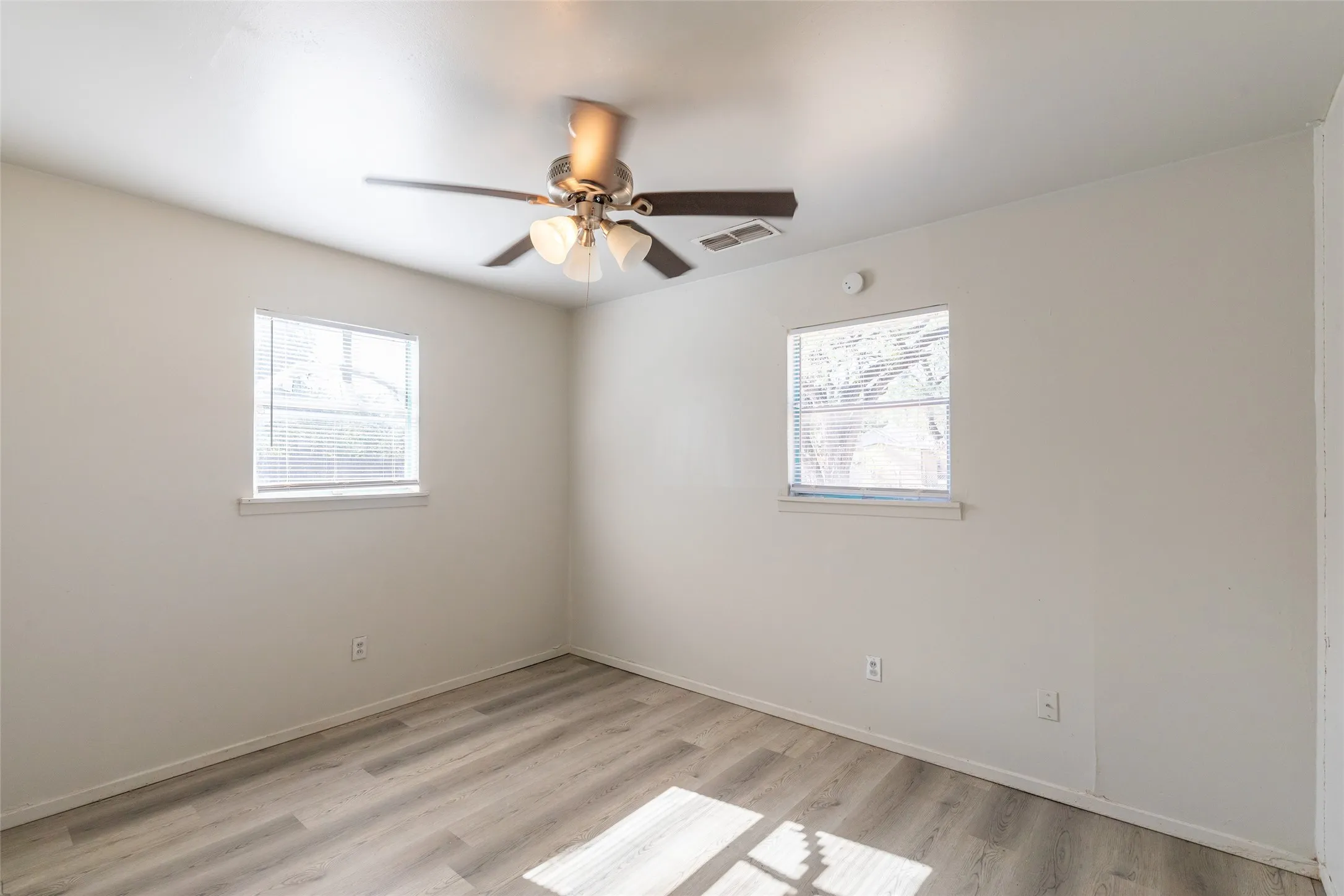 Single Family Residence For Sale in Taylor County , 3126 S 4th Street, Abilene, Texas 79605, 2 Bedroom, 1 Bathroom, 1 Garage spaces, 810 Sqft, built in 1962, mls#21350345, Real Estate Agent in Abilene, Homes For Sale in Taylor county, Homes For Sale in Abilene, Realtor in Abilene Texas, Real Estate Brokerage Independent Realty Texas, Luminita Cordes Realtor