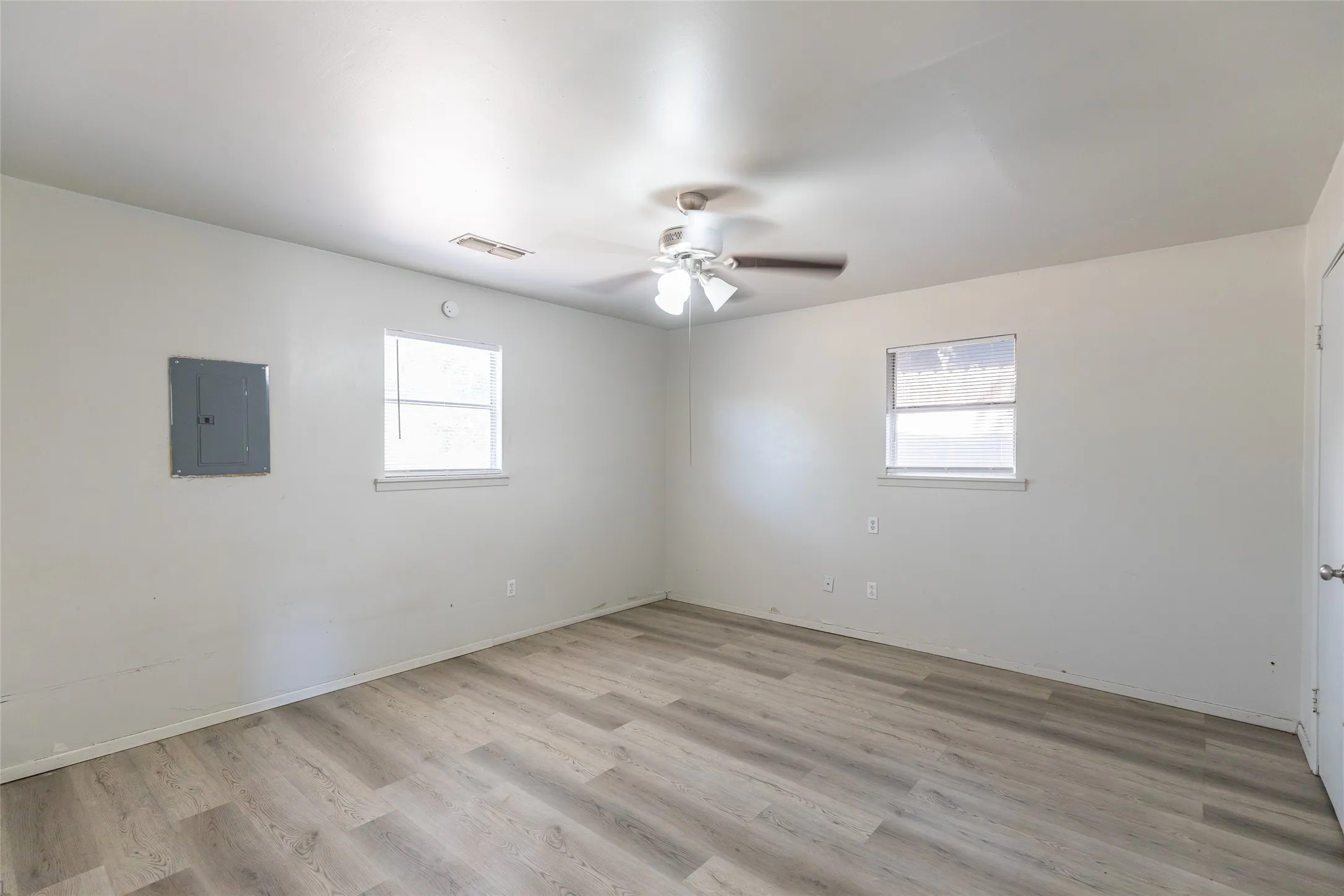 Single Family Residence For Sale in Taylor County , 3126 S 4th Street, Abilene, Texas 79605, 2 Bedroom, 1 Bathroom, 1 Garage spaces, 810 Sqft, built in 1962, mls#21350345, Real Estate Agent in Abilene, Homes For Sale in Taylor county, Homes For Sale in Abilene, Realtor in Abilene Texas, Real Estate Brokerage Independent Realty Texas, Luminita Cordes Realtor