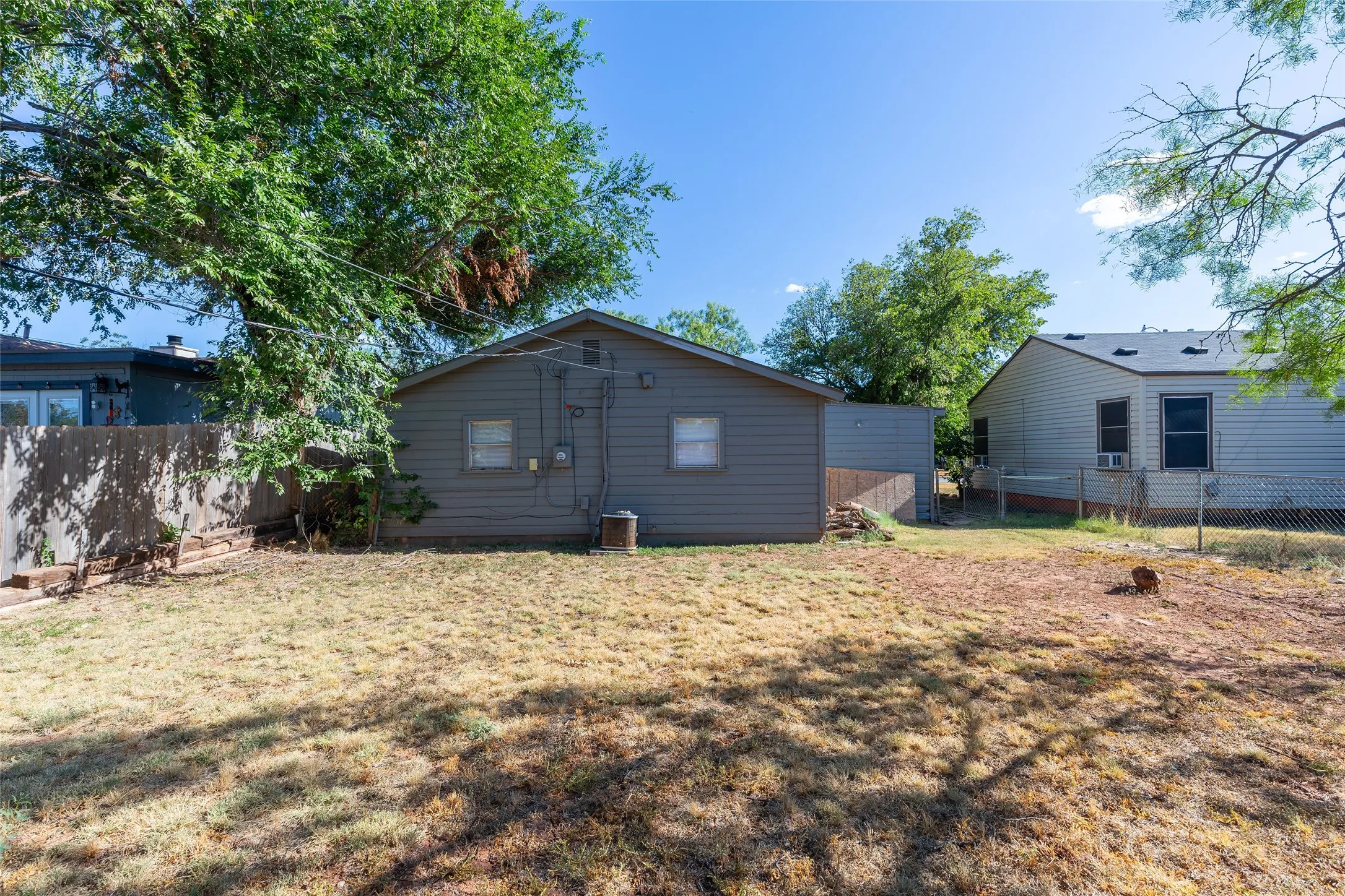 Single Family Residence For Sale in Taylor County , 3126 S 4th Street, Abilene, Texas 79605, 2 Bedroom, 1 Bathroom, 1 Garage spaces, 810 Sqft, built in 1962, mls#21350345, Real Estate Agent in Abilene, Homes For Sale in Taylor county, Homes For Sale in Abilene, Realtor in Abilene Texas, Real Estate Brokerage Independent Realty Texas, Luminita Cordes Realtor