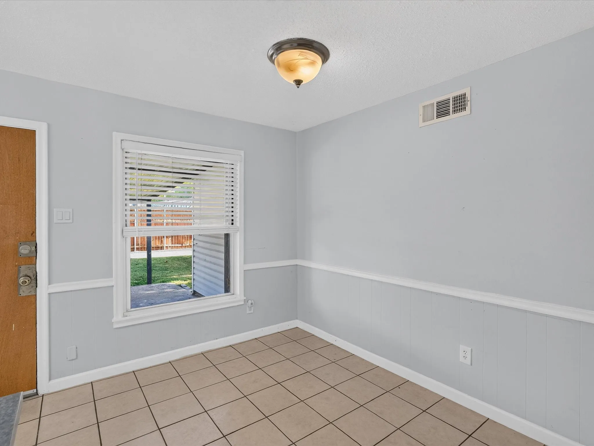 Single Family Residence For Sale in Dallas County , 8133 Cavalier Circle, Dallas, Texas 75227, 3 Bedroom, 2 Bathroom, Garage spaces, 1,403 Sqft, built in 1957, mls#21363551, Real Estate Agent in Dallas, Homes For Sale in Dallas county, Homes For Sale in Dallas, Realtor in Dallas Texas, Real Estate Brokerage Independent Realty Texas, Luminita Cordes Realtor