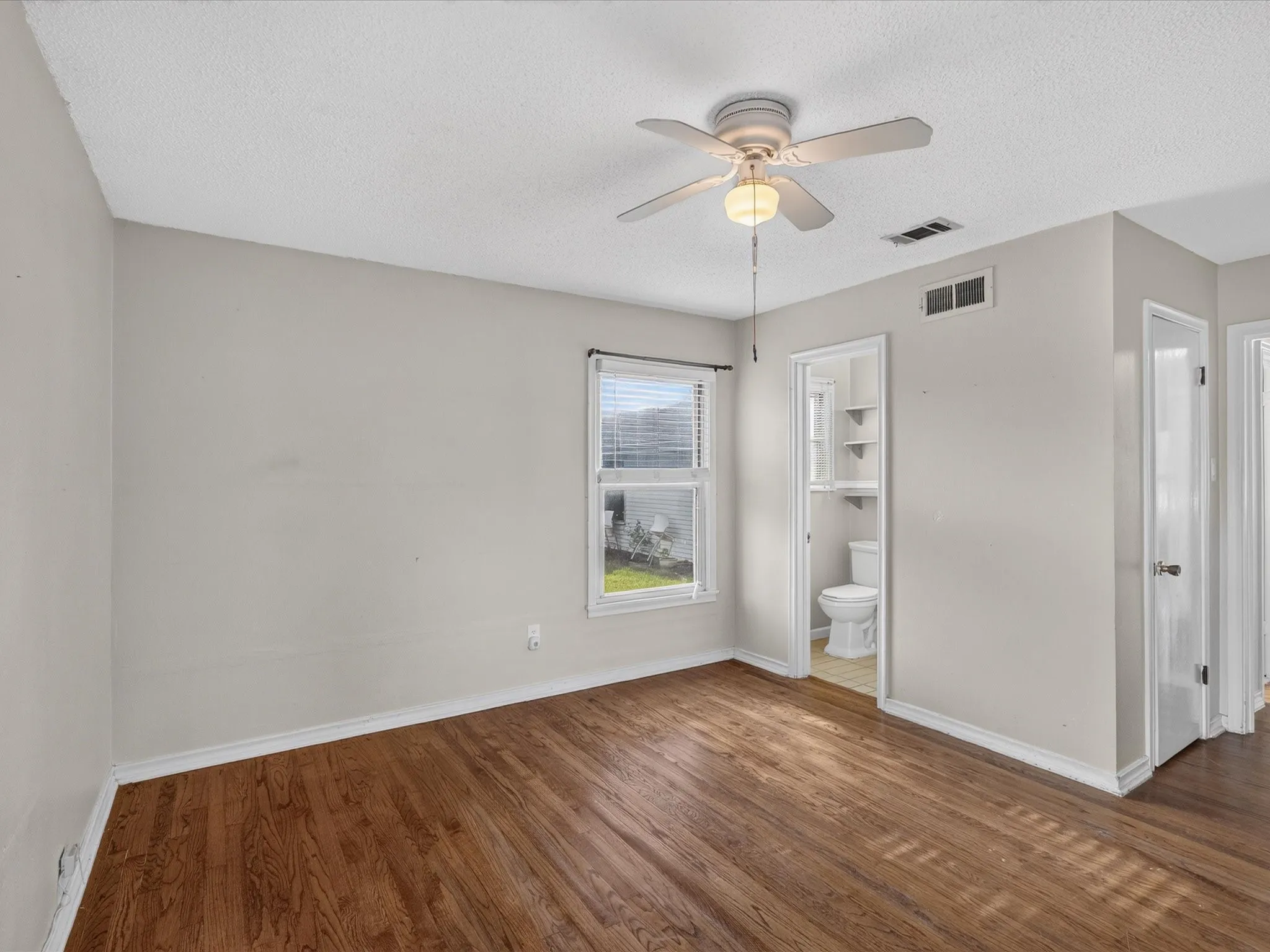 Single Family Residence For Sale in Dallas County , 8133 Cavalier Circle, Dallas, Texas 75227, 3 Bedroom, 2 Bathroom, Garage spaces, 1,403 Sqft, built in 1957, mls#21363551, Real Estate Agent in Dallas, Homes For Sale in Dallas county, Homes For Sale in Dallas, Realtor in Dallas Texas, Real Estate Brokerage Independent Realty Texas, Luminita Cordes Realtor
