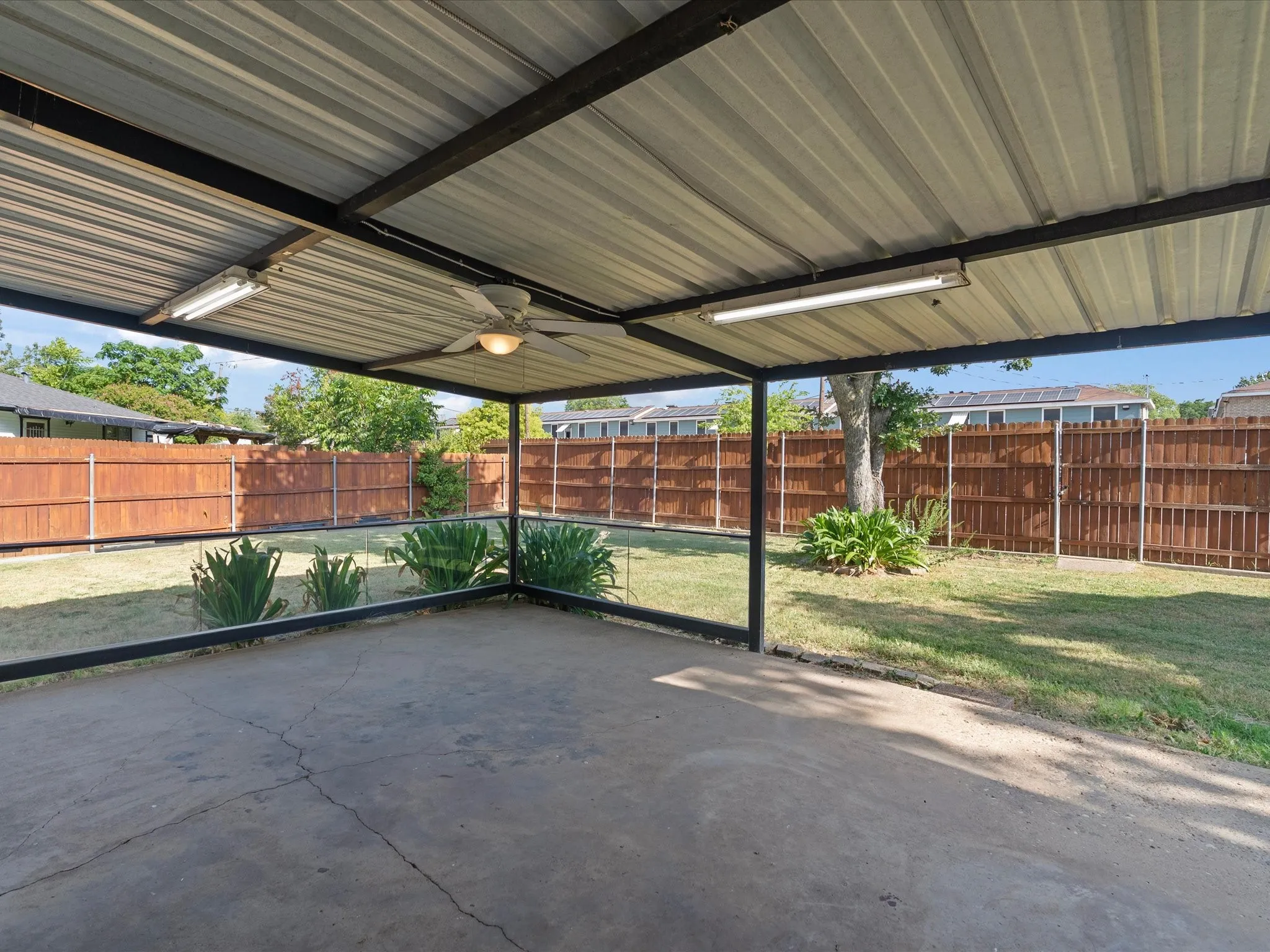 Single Family Residence For Sale in Dallas County , 8133 Cavalier Circle, Dallas, Texas 75227, 3 Bedroom, 2 Bathroom, Garage spaces, 1,403 Sqft, built in 1957, mls#21363551, Real Estate Agent in Dallas, Homes For Sale in Dallas county, Homes For Sale in Dallas, Realtor in Dallas Texas, Real Estate Brokerage Independent Realty Texas, Luminita Cordes Realtor