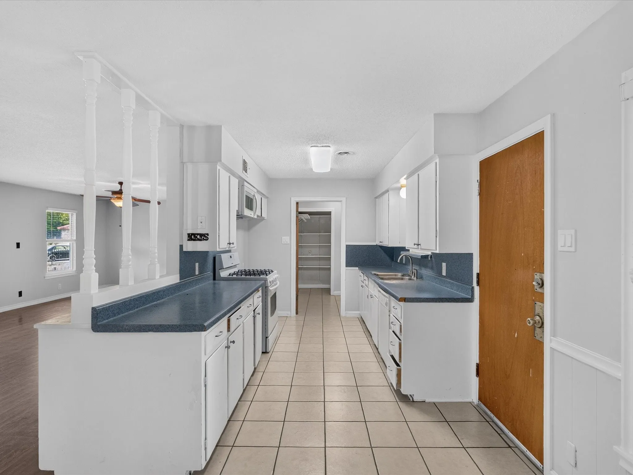 Single Family Residence For Sale in Dallas County , 8133 Cavalier Circle, Dallas, Texas 75227, 3 Bedroom, 2 Bathroom, Garage spaces, 1,403 Sqft, built in 1957, mls#21363551, Real Estate Agent in Dallas, Homes For Sale in Dallas county, Homes For Sale in Dallas, Realtor in Dallas Texas, Real Estate Brokerage Independent Realty Texas, Luminita Cordes Realtor