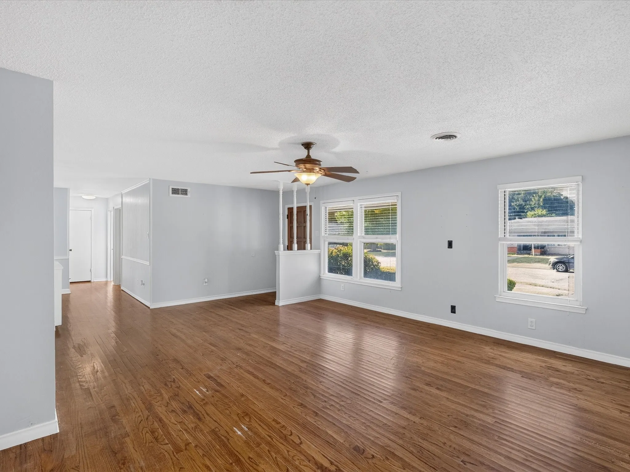 Single Family Residence For Sale in Dallas County , 8133 Cavalier Circle, Dallas, Texas 75227, 3 Bedroom, 2 Bathroom, Garage spaces, 1,403 Sqft, built in 1957, mls#21363551, Real Estate Agent in Dallas, Homes For Sale in Dallas county, Homes For Sale in Dallas, Realtor in Dallas Texas, Real Estate Brokerage Independent Realty Texas, Luminita Cordes Realtor