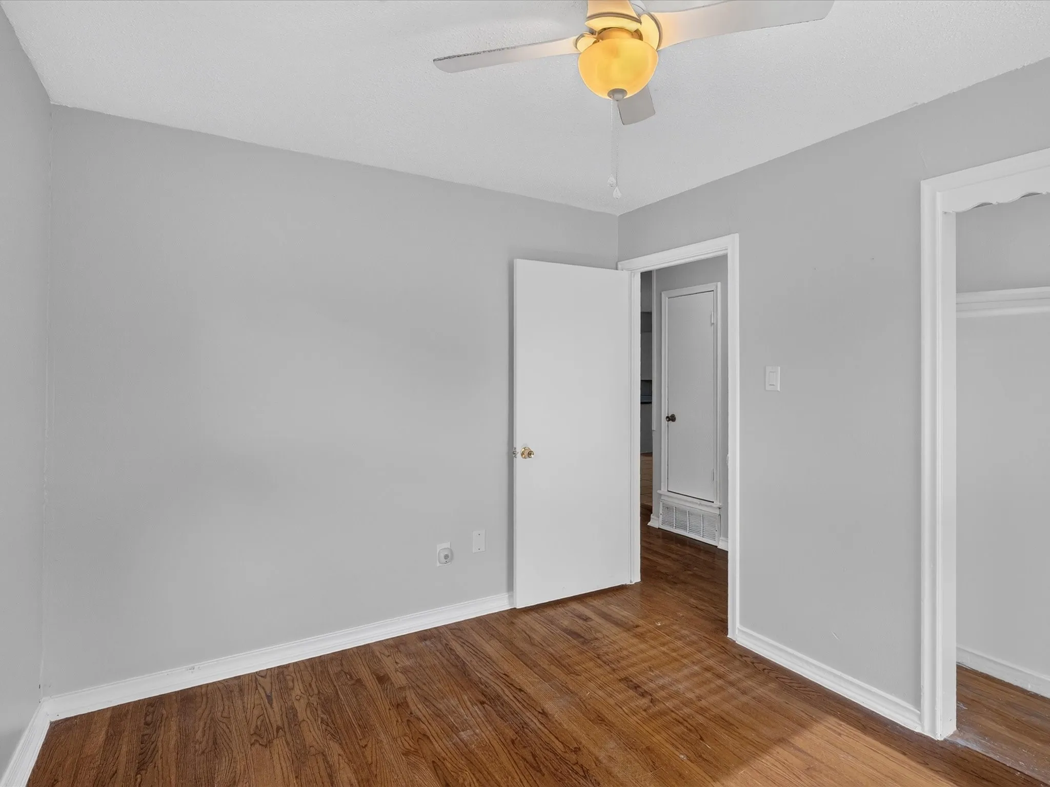 Single Family Residence For Sale in Dallas County , 8133 Cavalier Circle, Dallas, Texas 75227, 3 Bedroom, 2 Bathroom, Garage spaces, 1,403 Sqft, built in 1957, mls#21363551, Real Estate Agent in Dallas, Homes For Sale in Dallas county, Homes For Sale in Dallas, Realtor in Dallas Texas, Real Estate Brokerage Independent Realty Texas, Luminita Cordes Realtor
