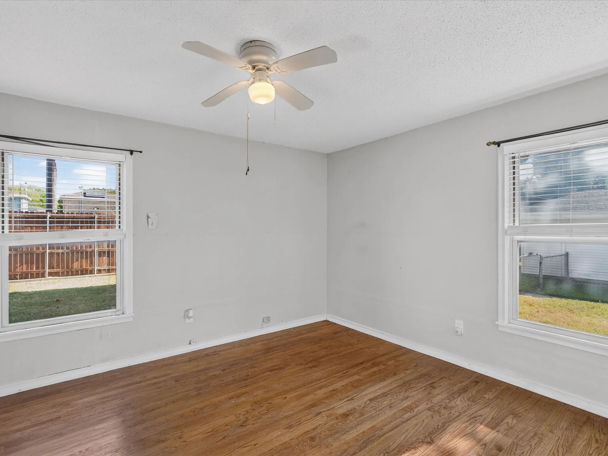 Single Family Residence For Sale in Dallas County , 8133 Cavalier Circle, Dallas, Texas 75227, 3 Bedroom, 2 Bathroom, Garage spaces, 1,403 Sqft, built in 1957, mls#21363551, Real Estate Agent in Dallas, Homes For Sale in Dallas county, Homes For Sale in Dallas, Realtor in Dallas Texas, Real Estate Brokerage Independent Realty Texas, Luminita Cordes Realtor