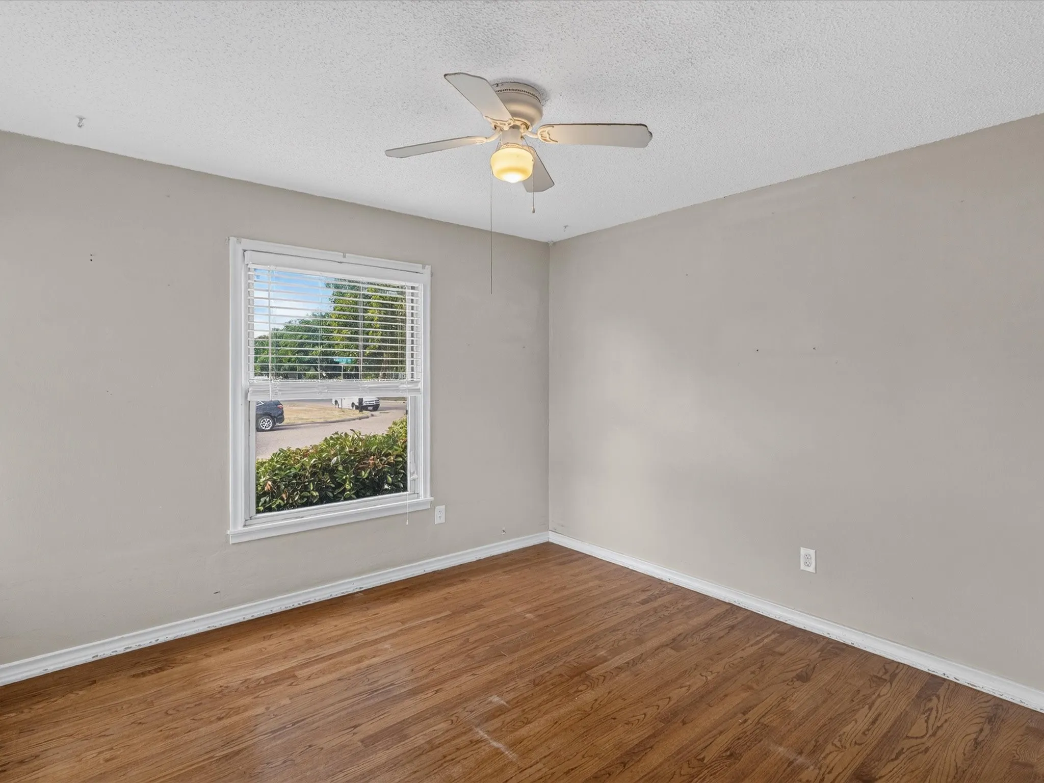 Single Family Residence For Sale in Dallas County , 8133 Cavalier Circle, Dallas, Texas 75227, 3 Bedroom, 2 Bathroom, Garage spaces, 1,403 Sqft, built in 1957, mls#21363551, Real Estate Agent in Dallas, Homes For Sale in Dallas county, Homes For Sale in Dallas, Realtor in Dallas Texas, Real Estate Brokerage Independent Realty Texas, Luminita Cordes Realtor