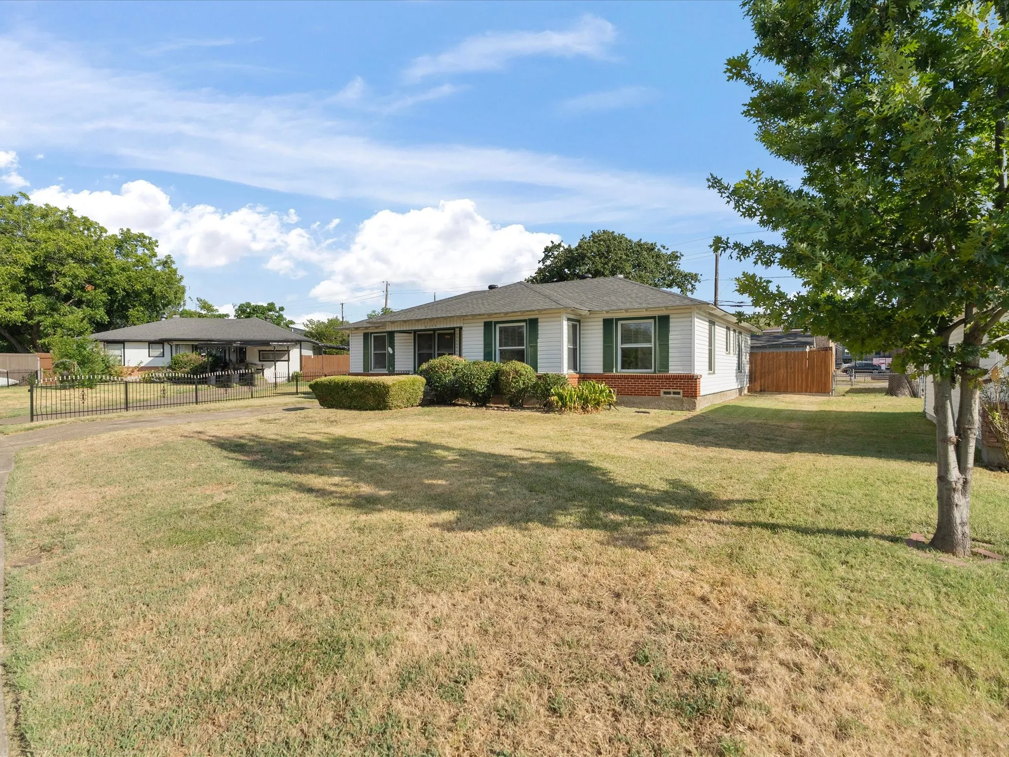 Single Family Residence For Sale in Dallas County , 8133 Cavalier Circle, Dallas, Texas 75227, 3 Bedroom, 2 Bathroom, Garage spaces, 1,403 Sqft, built in 1957, mls#21363551, Real Estate Agent in Dallas, Homes For Sale in Dallas county, Homes For Sale in Dallas, Realtor in Dallas Texas, Real Estate Brokerage Independent Realty Texas, Luminita Cordes Realtor
