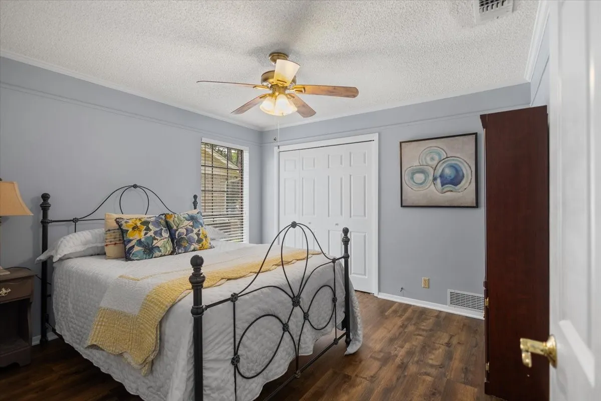 Single Family Residence For Sale in Smith County , 1100 Foxglove Lane, Tyler, Texas 75703, 3 Bedroom, 4 Bathroom, 2 Garage spaces, 1,959 Sqft, built in 1983, mls#21363563, Real Estate Agent in Tyler, Homes For Sale in Smith county, Homes For Sale in Tyler, Realtor in Tyler Texas, Real Estate Brokerage Independent Realty Texas, Luminita Cordes Realtor