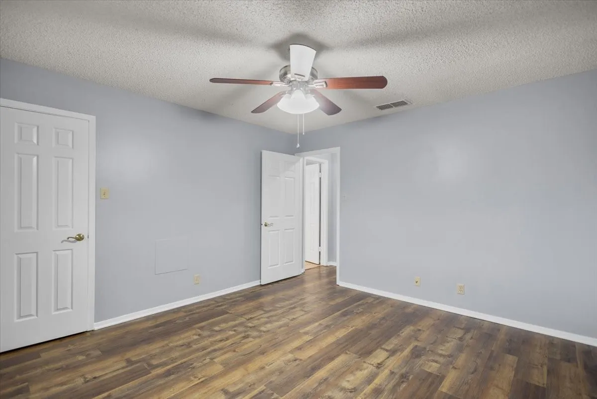 Single Family Residence For Sale in Smith County , 1100 Foxglove Lane, Tyler, Texas 75703, 3 Bedroom, 4 Bathroom, 2 Garage spaces, 1,959 Sqft, built in 1983, mls#21363563, Real Estate Agent in Tyler, Homes For Sale in Smith county, Homes For Sale in Tyler, Realtor in Tyler Texas, Real Estate Brokerage Independent Realty Texas, Luminita Cordes Realtor