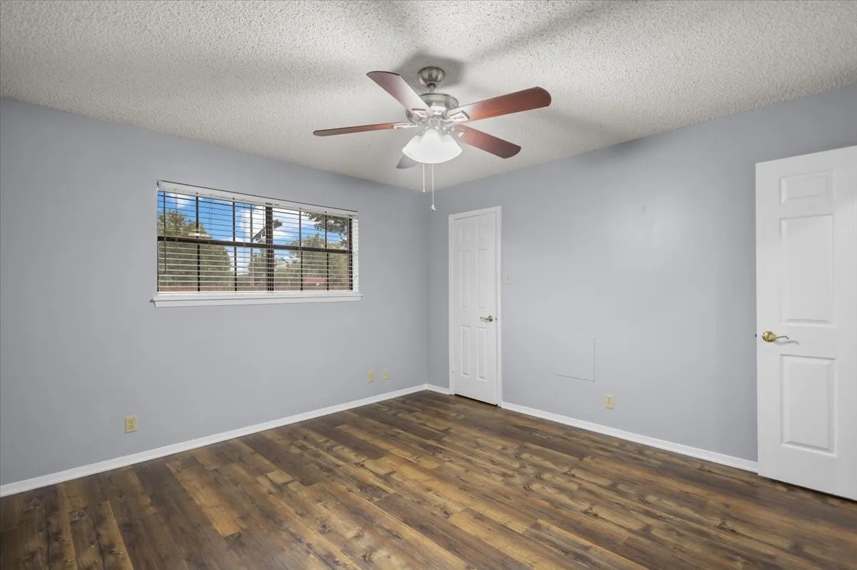 Single Family Residence For Sale in Smith County , 1100 Foxglove Lane, Tyler, Texas 75703, 3 Bedroom, 4 Bathroom, 2 Garage spaces, 1,959 Sqft, built in 1983, mls#21363563, Real Estate Agent in Tyler, Homes For Sale in Smith county, Homes For Sale in Tyler, Realtor in Tyler Texas, Real Estate Brokerage Independent Realty Texas, Luminita Cordes Realtor