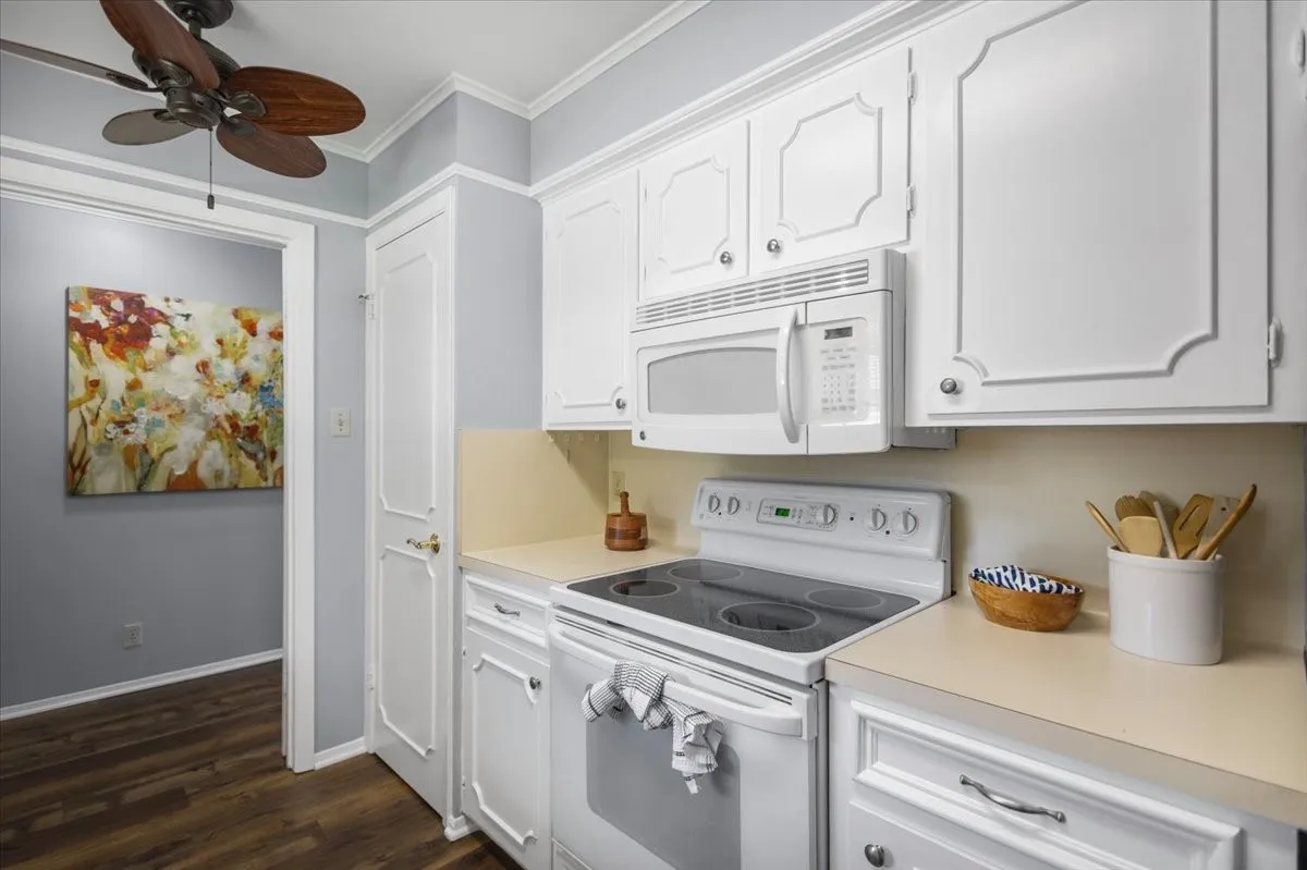 Single Family Residence For Sale in Smith County , 1100 Foxglove Lane, Tyler, Texas 75703, 3 Bedroom, 4 Bathroom, 2 Garage spaces, 1,959 Sqft, built in 1983, mls#21363563, Real Estate Agent in Tyler, Homes For Sale in Smith county, Homes For Sale in Tyler, Realtor in Tyler Texas, Real Estate Brokerage Independent Realty Texas, Luminita Cordes Realtor