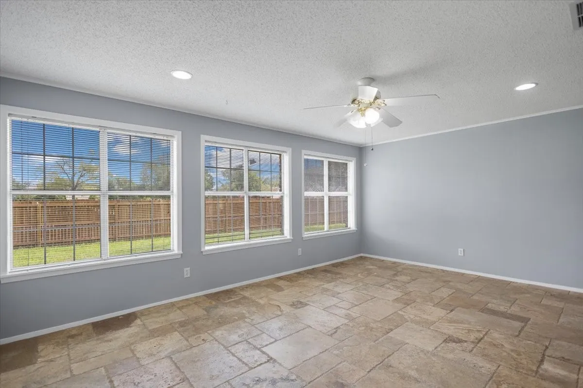 Single Family Residence For Sale in Smith County , 1100 Foxglove Lane, Tyler, Texas 75703, 3 Bedroom, 4 Bathroom, 2 Garage spaces, 1,959 Sqft, built in 1983, mls#21363563, Real Estate Agent in Tyler, Homes For Sale in Smith county, Homes For Sale in Tyler, Realtor in Tyler Texas, Real Estate Brokerage Independent Realty Texas, Luminita Cordes Realtor