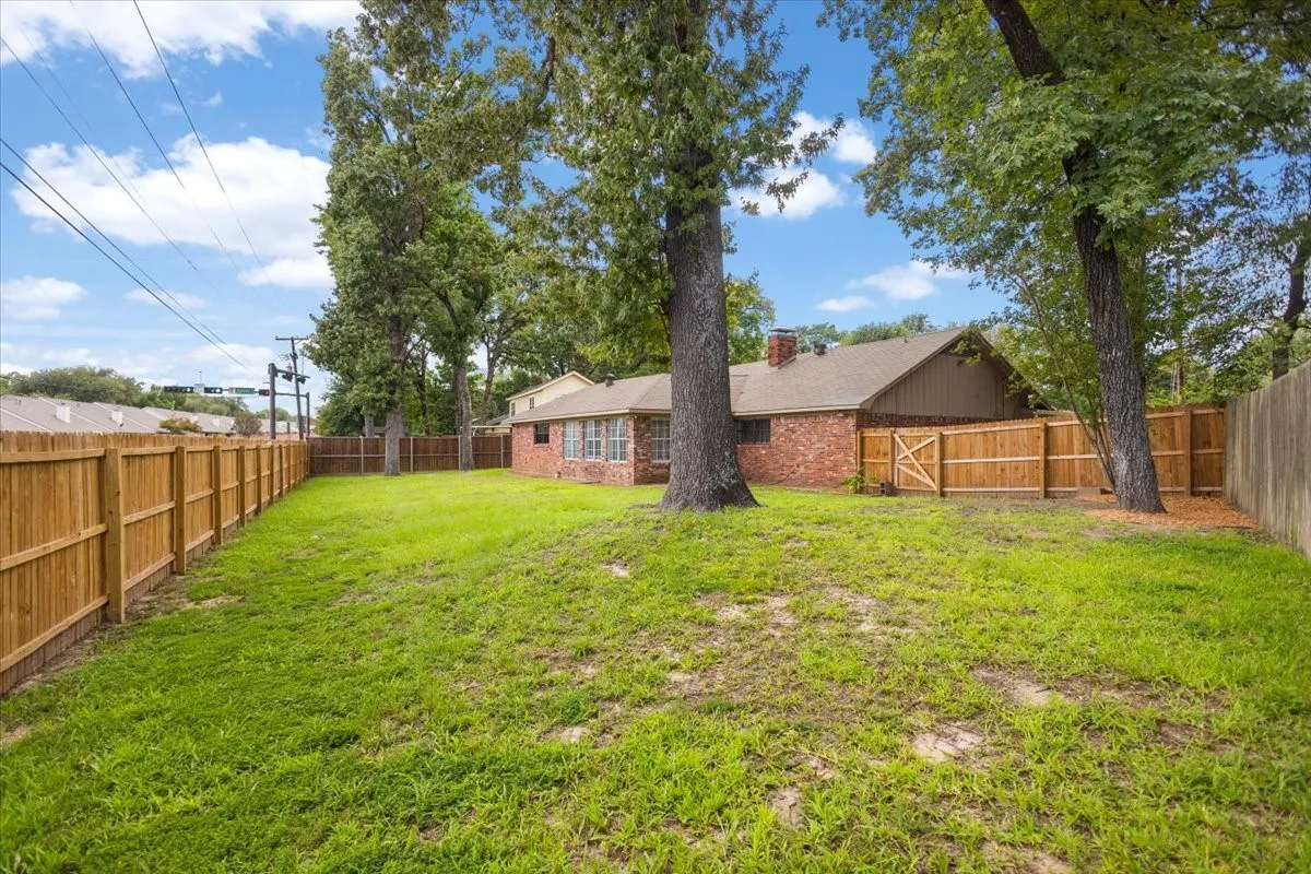 Single Family Residence For Sale in Smith County , 1100 Foxglove Lane, Tyler, Texas 75703, 3 Bedroom, 4 Bathroom, 2 Garage spaces, 1,959 Sqft, built in 1983, mls#21363563, Real Estate Agent in Tyler, Homes For Sale in Smith county, Homes For Sale in Tyler, Realtor in Tyler Texas, Real Estate Brokerage Independent Realty Texas, Luminita Cordes Realtor