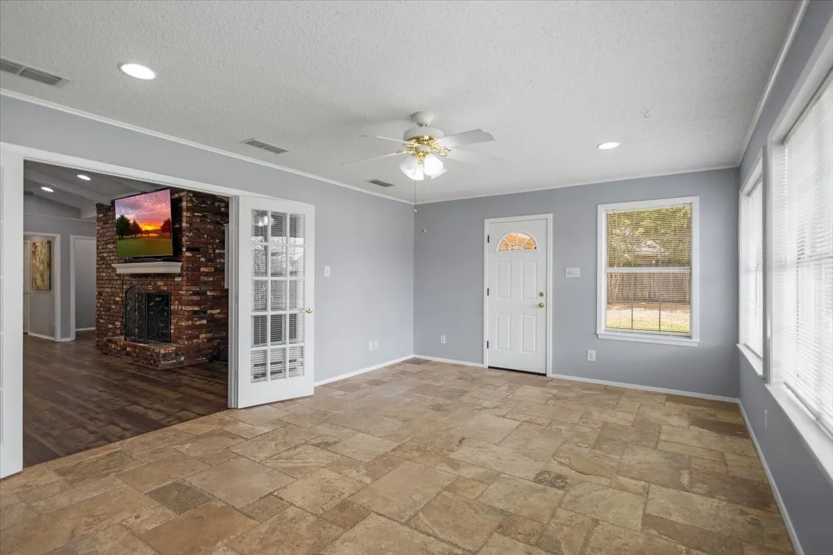 Single Family Residence For Sale in Smith County , 1100 Foxglove Lane, Tyler, Texas 75703, 3 Bedroom, 4 Bathroom, 2 Garage spaces, 1,959 Sqft, built in 1983, mls#21363563, Real Estate Agent in Tyler, Homes For Sale in Smith county, Homes For Sale in Tyler, Realtor in Tyler Texas, Real Estate Brokerage Independent Realty Texas, Luminita Cordes Realtor