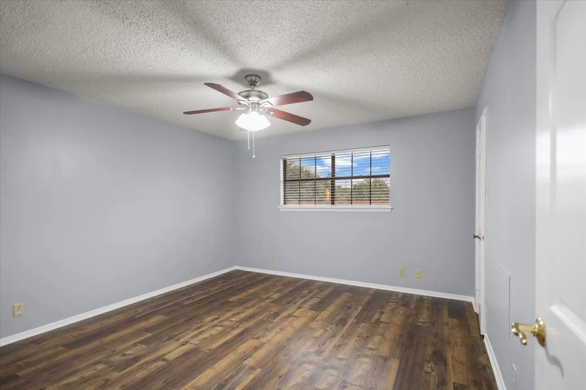 Single Family Residence For Sale in Smith County , 1100 Foxglove Lane, Tyler, Texas 75703, 3 Bedroom, 4 Bathroom, 2 Garage spaces, 1,959 Sqft, built in 1983, mls#21363563, Real Estate Agent in Tyler, Homes For Sale in Smith county, Homes For Sale in Tyler, Realtor in Tyler Texas, Real Estate Brokerage Independent Realty Texas, Luminita Cordes Realtor