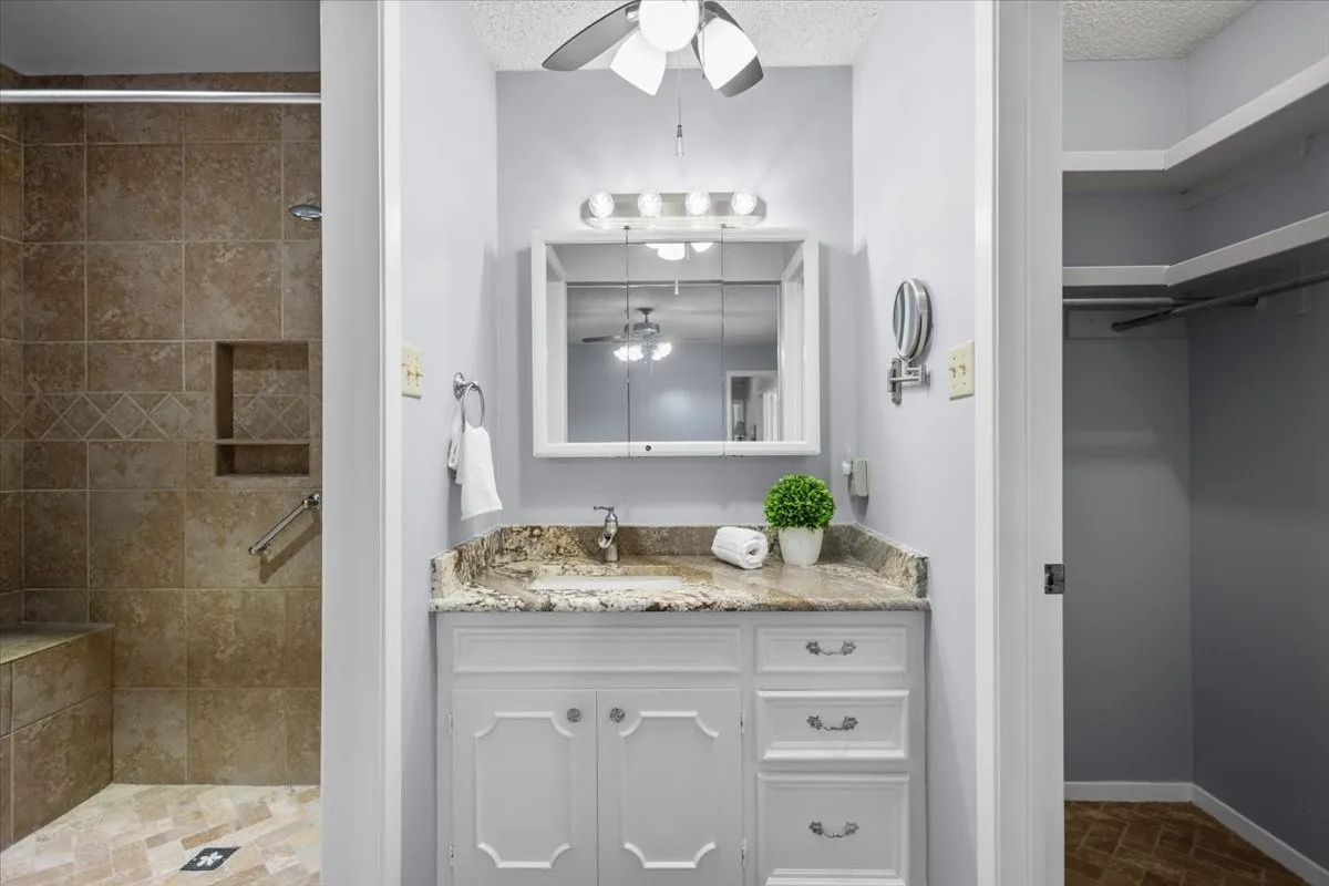 Single Family Residence For Sale in Smith County , 1100 Foxglove Lane, Tyler, Texas 75703, 3 Bedroom, 4 Bathroom, 2 Garage spaces, 1,959 Sqft, built in 1983, mls#21363563, Real Estate Agent in Tyler, Homes For Sale in Smith county, Homes For Sale in Tyler, Realtor in Tyler Texas, Real Estate Brokerage Independent Realty Texas, Luminita Cordes Realtor