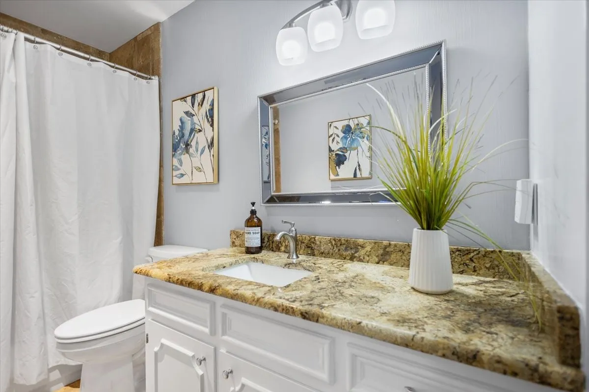 Single Family Residence For Sale in Smith County , 1100 Foxglove Lane, Tyler, Texas 75703, 3 Bedroom, 4 Bathroom, 2 Garage spaces, 1,959 Sqft, built in 1983, mls#21363563, Real Estate Agent in Tyler, Homes For Sale in Smith county, Homes For Sale in Tyler, Realtor in Tyler Texas, Real Estate Brokerage Independent Realty Texas, Luminita Cordes Realtor