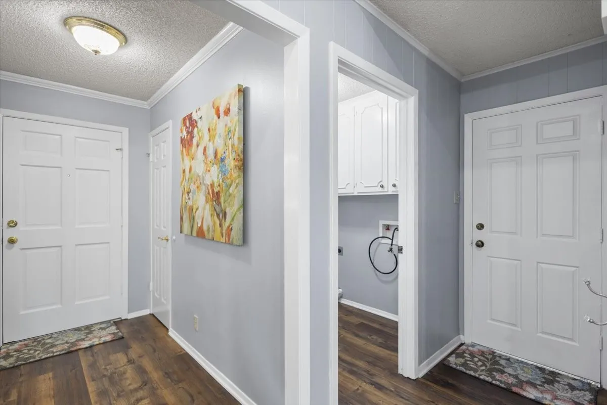 Single Family Residence For Sale in Smith County , 1100 Foxglove Lane, Tyler, Texas 75703, 3 Bedroom, 4 Bathroom, 2 Garage spaces, 1,959 Sqft, built in 1983, mls#21363563, Real Estate Agent in Tyler, Homes For Sale in Smith county, Homes For Sale in Tyler, Realtor in Tyler Texas, Real Estate Brokerage Independent Realty Texas, Luminita Cordes Realtor