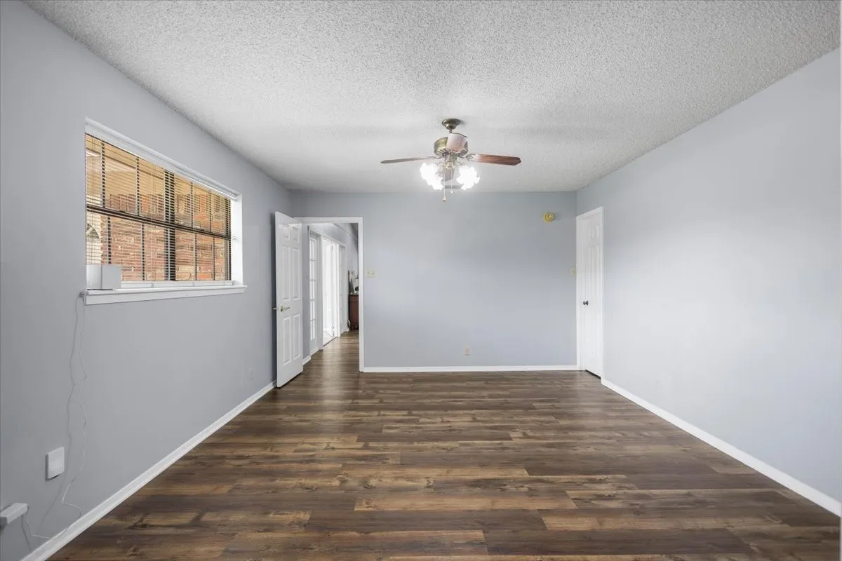 Single Family Residence For Sale in Smith County , 1100 Foxglove Lane, Tyler, Texas 75703, 3 Bedroom, 4 Bathroom, 2 Garage spaces, 1,959 Sqft, built in 1983, mls#21363563, Real Estate Agent in Tyler, Homes For Sale in Smith county, Homes For Sale in Tyler, Realtor in Tyler Texas, Real Estate Brokerage Independent Realty Texas, Luminita Cordes Realtor