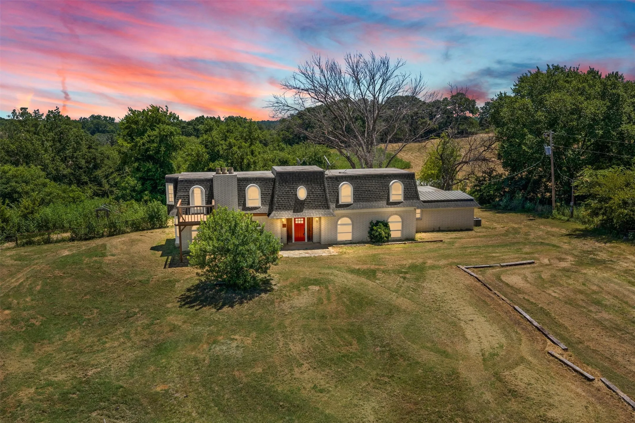 Single Family Residence For Sale in Grayson County , 41 Kelsey Road, Denison, Texas 75021, 5 Bedroom, 2 Bathroom, 2 Garage spaces, 2,908 Sqft, built in 1979, mls#21363542, Real Estate Agent in Denison, Homes For Sale in Grayson county, Homes For Sale in Denison, Realtor in Denison Texas, Real Estate Brokerage Independent Realty Texas, Luminita Cordes Realtor